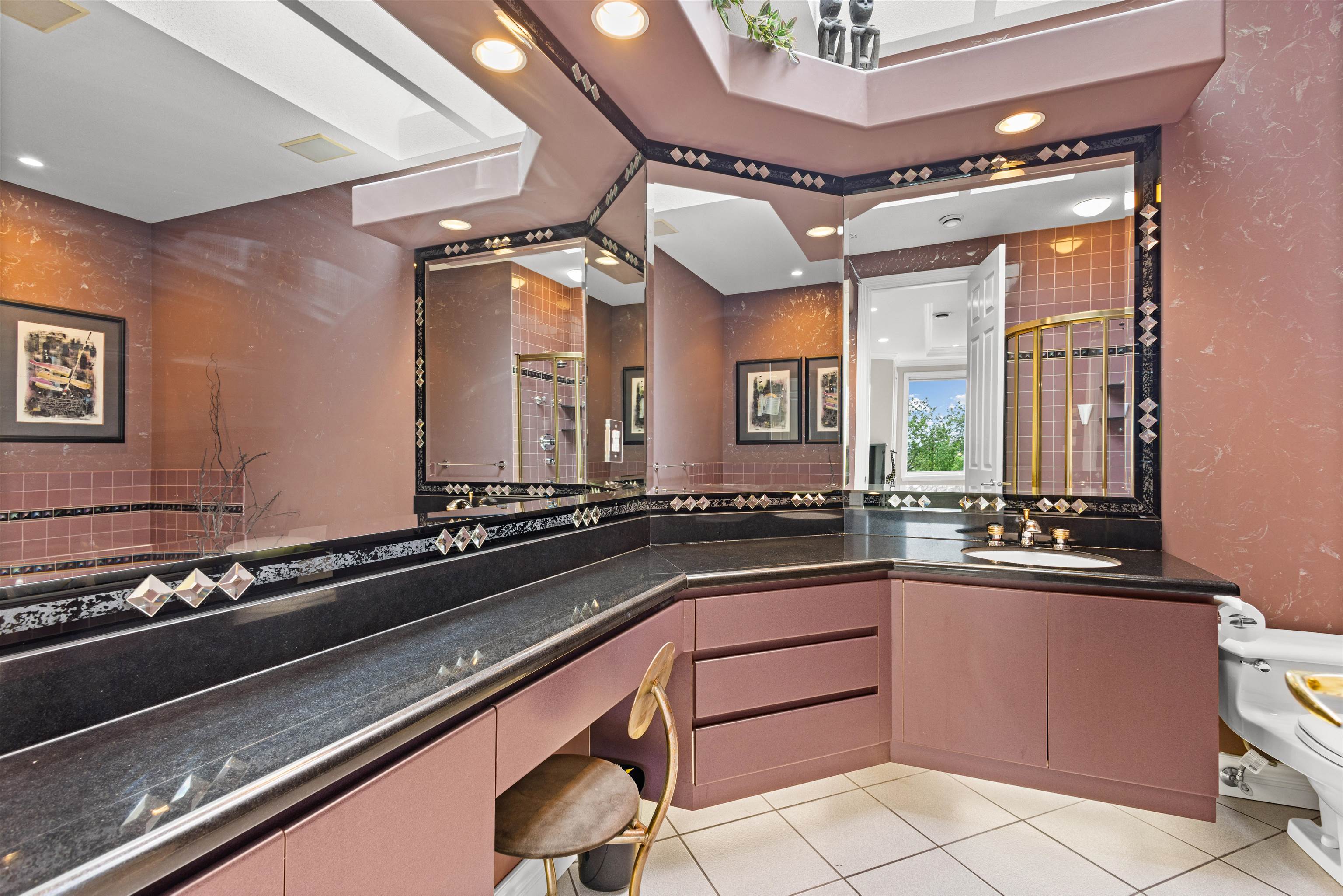 2556 PALISADE CRESCENT