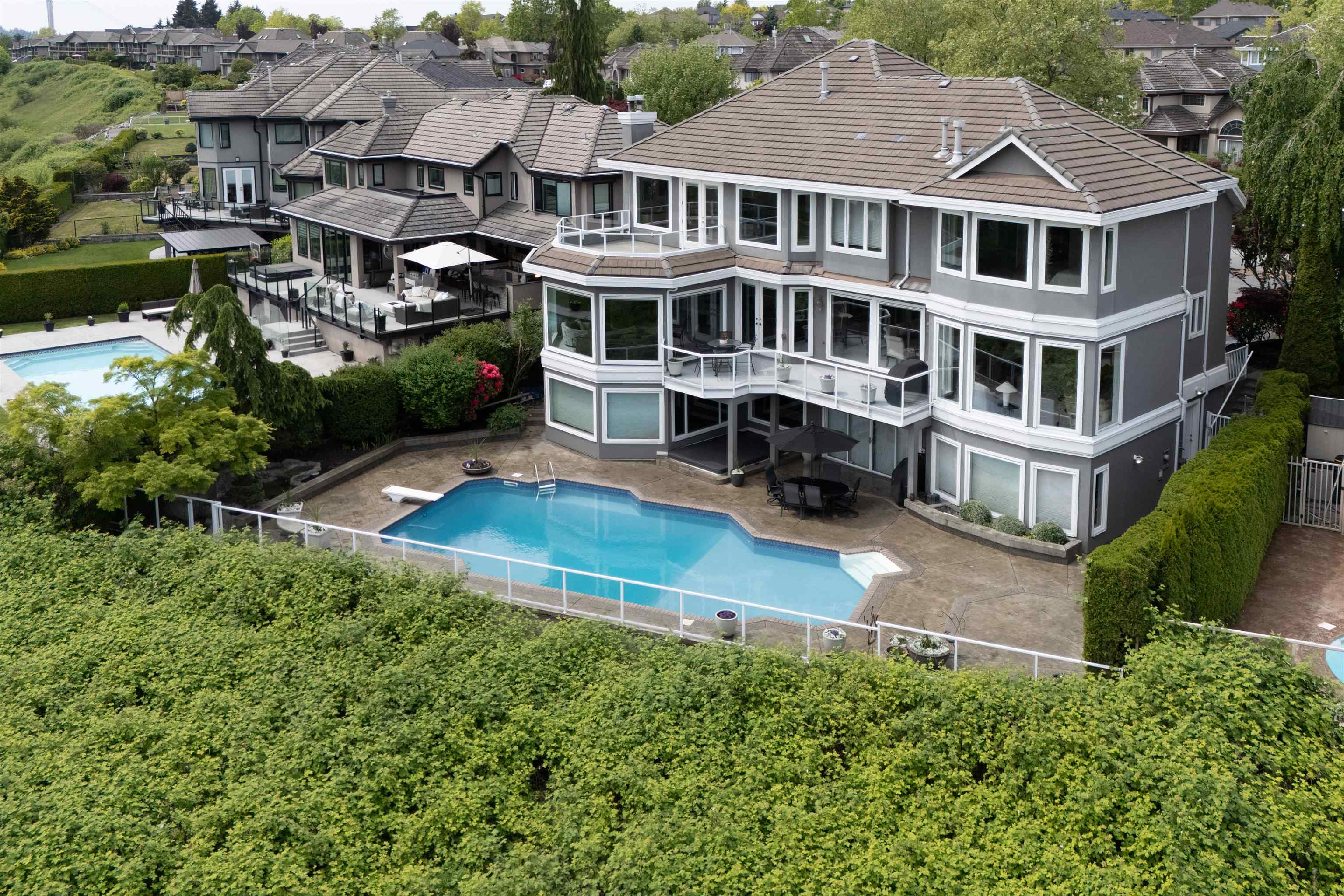 2556 PALISADE CRESCENT