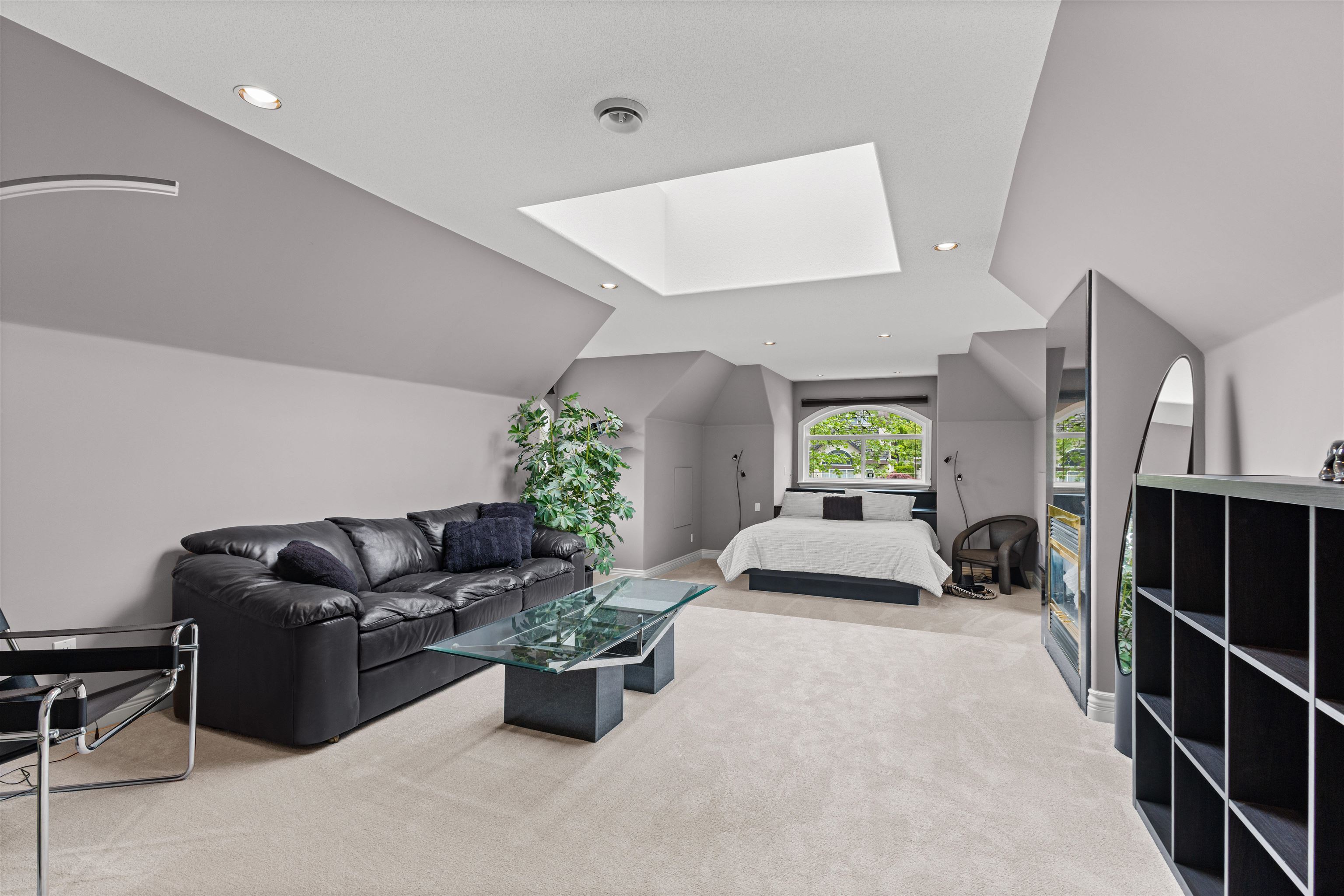 2556 PALISADE CRESCENT