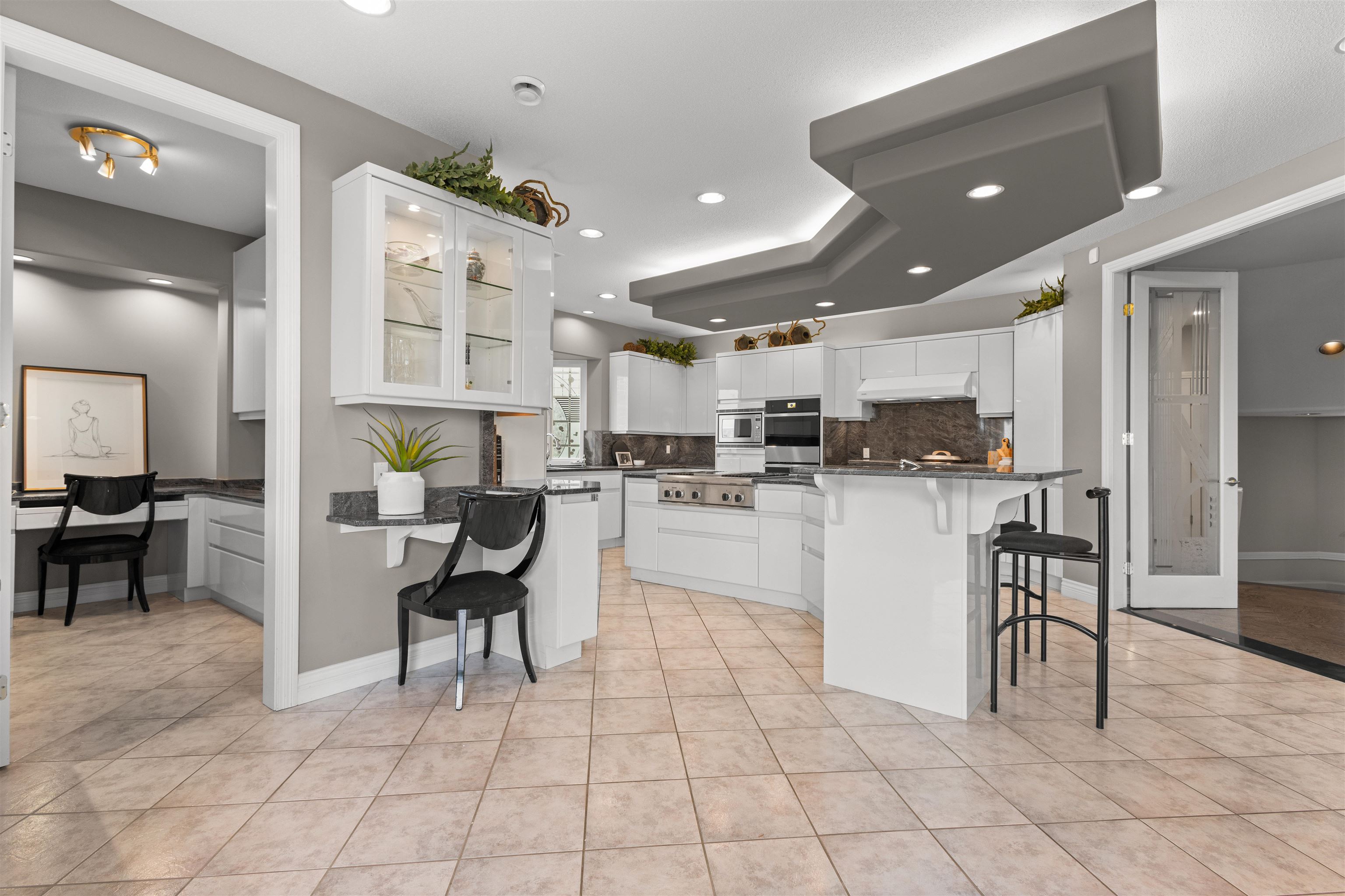 2556 PALISADE CRESCENT