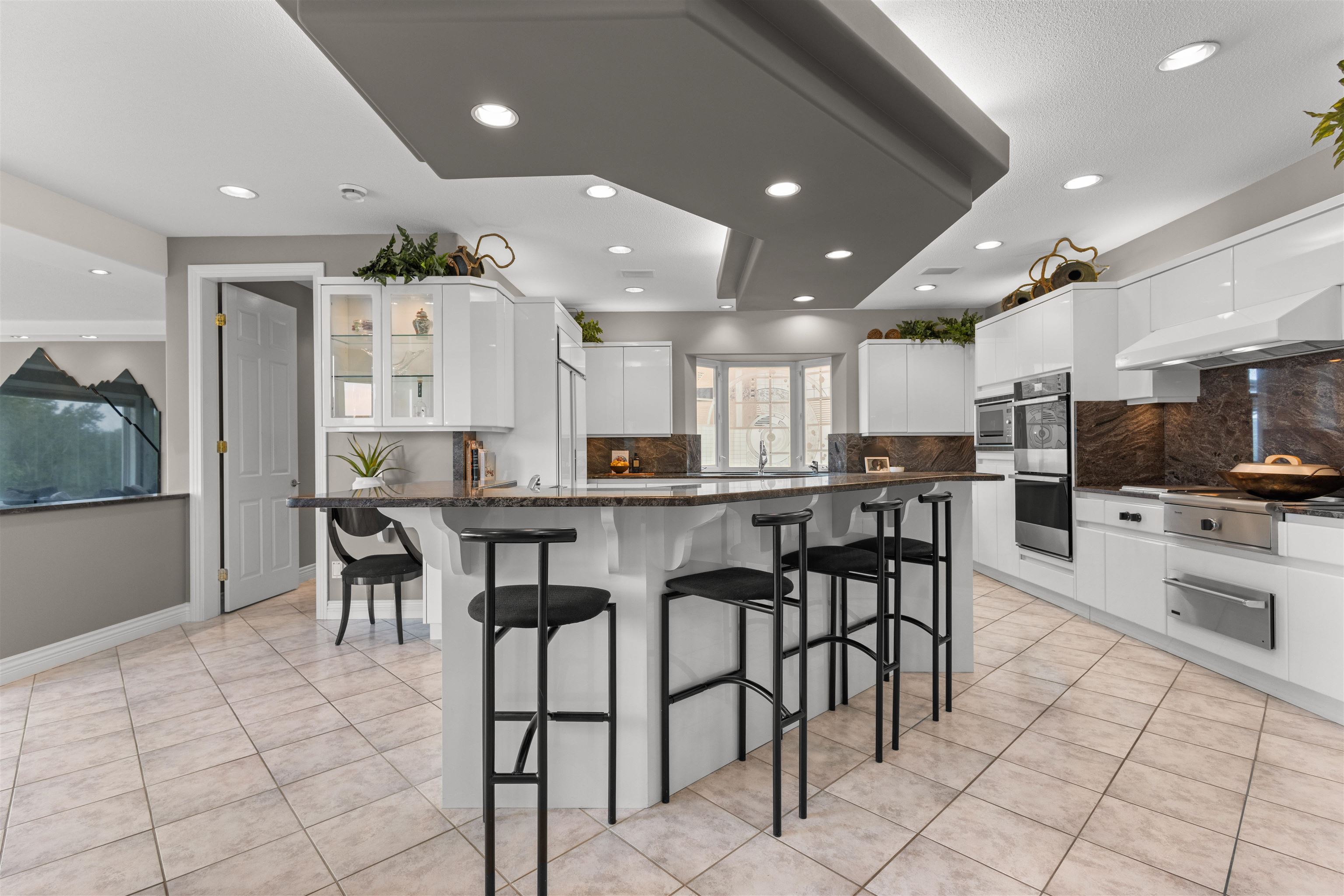 2556 PALISADE CRESCENT
