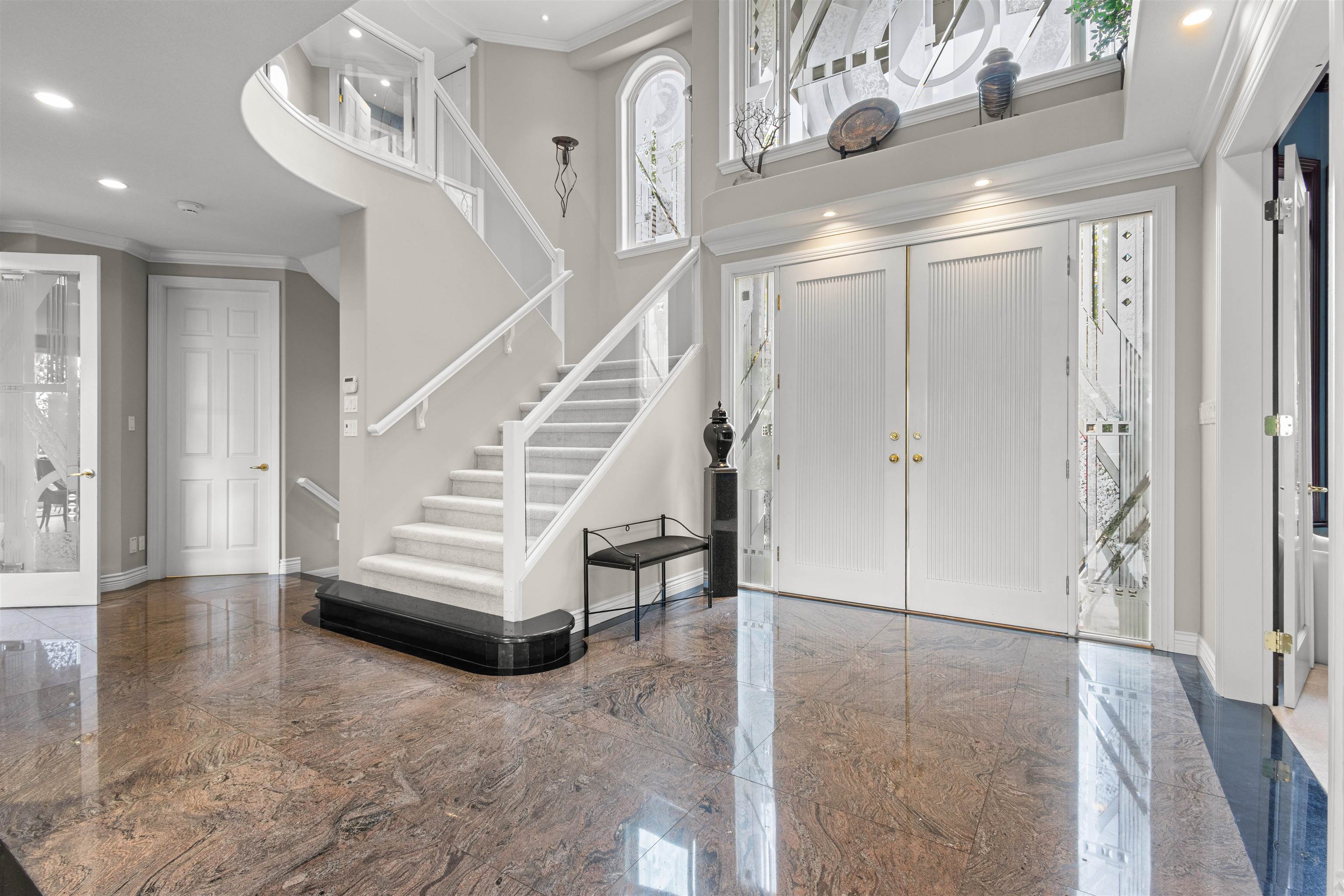 2556 PALISADE CRESCENT
