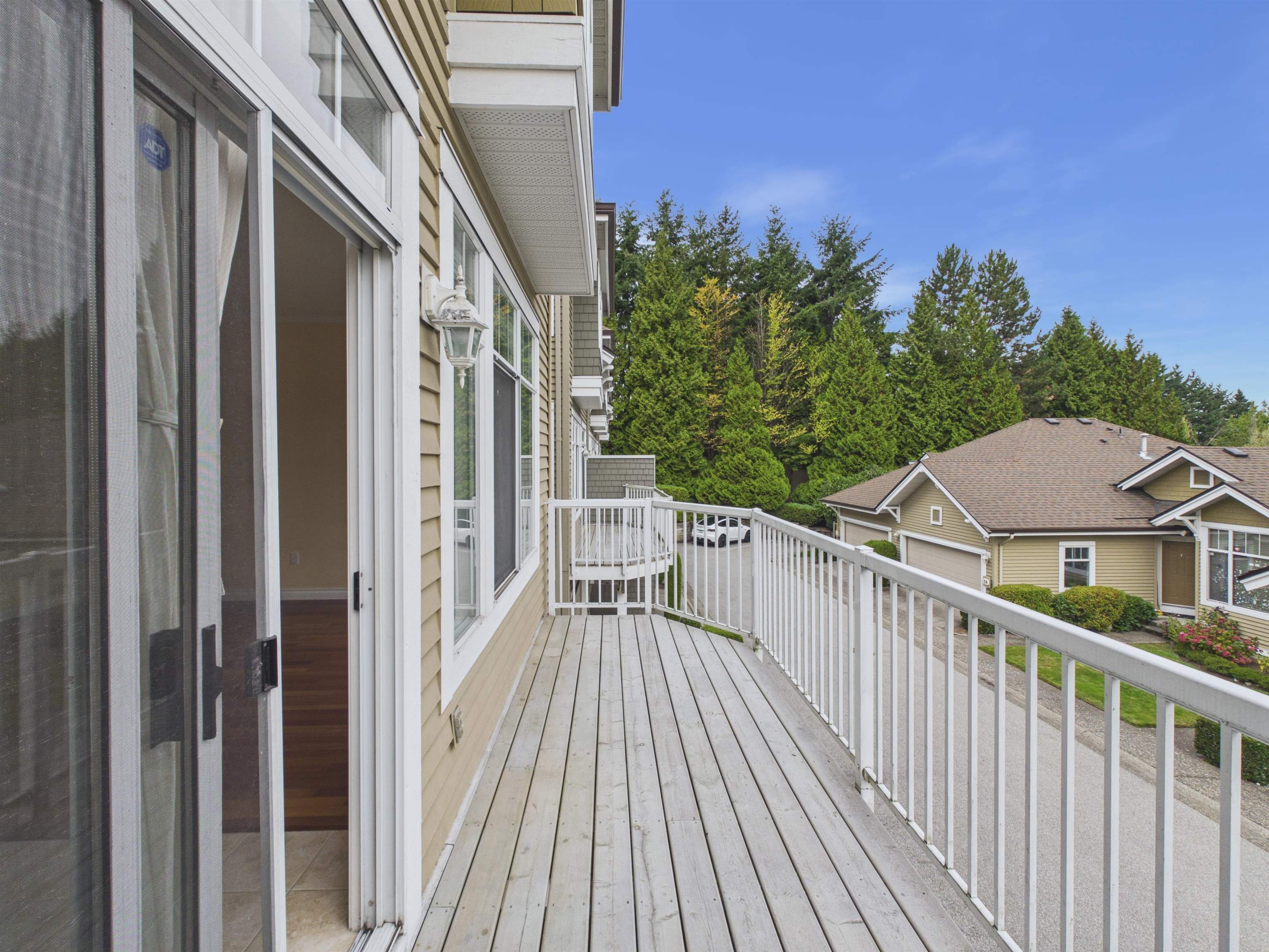 48 5298 OAKMOUNT CRESCENT