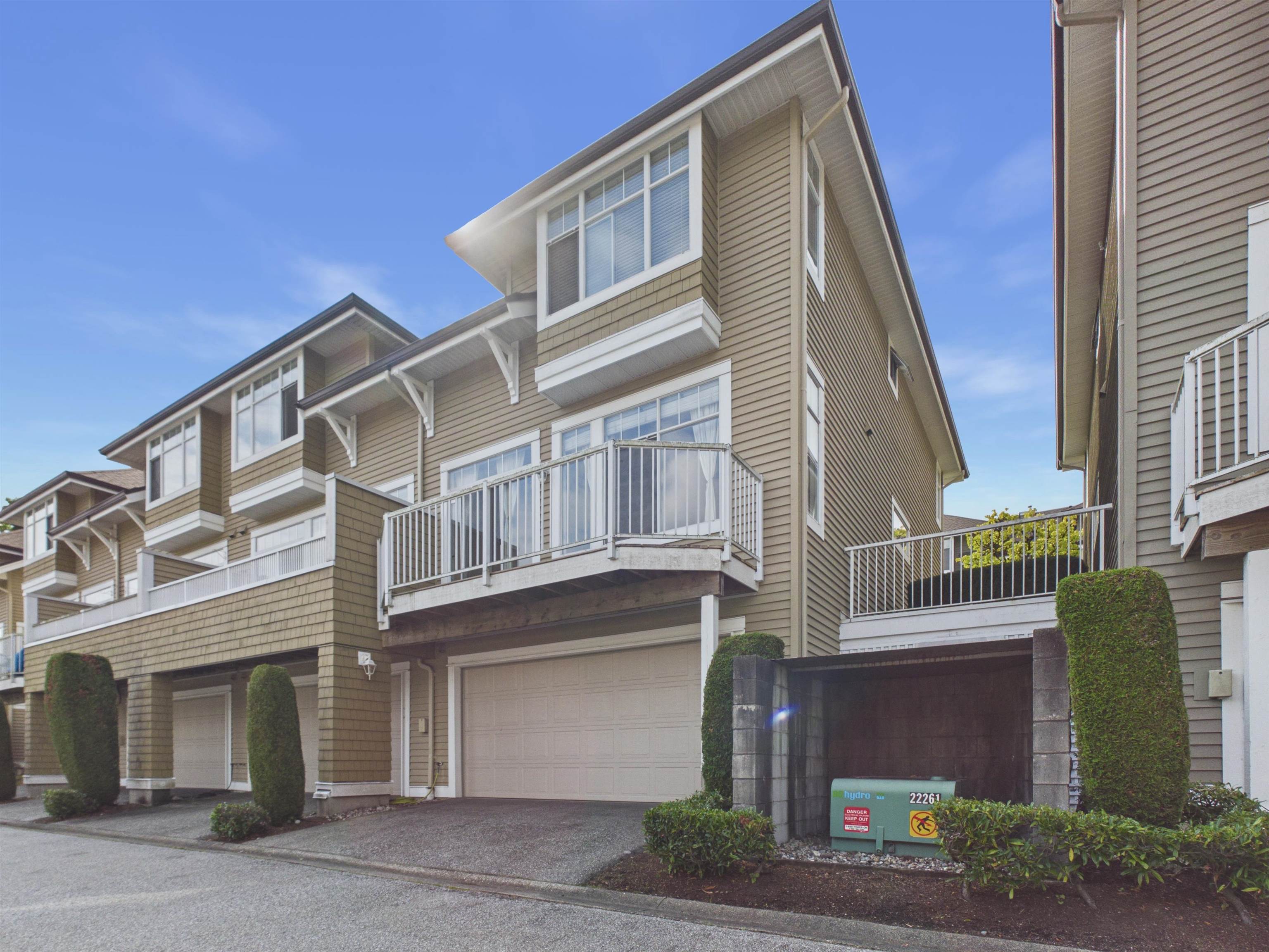 48 5298 OAKMOUNT CRESCENT