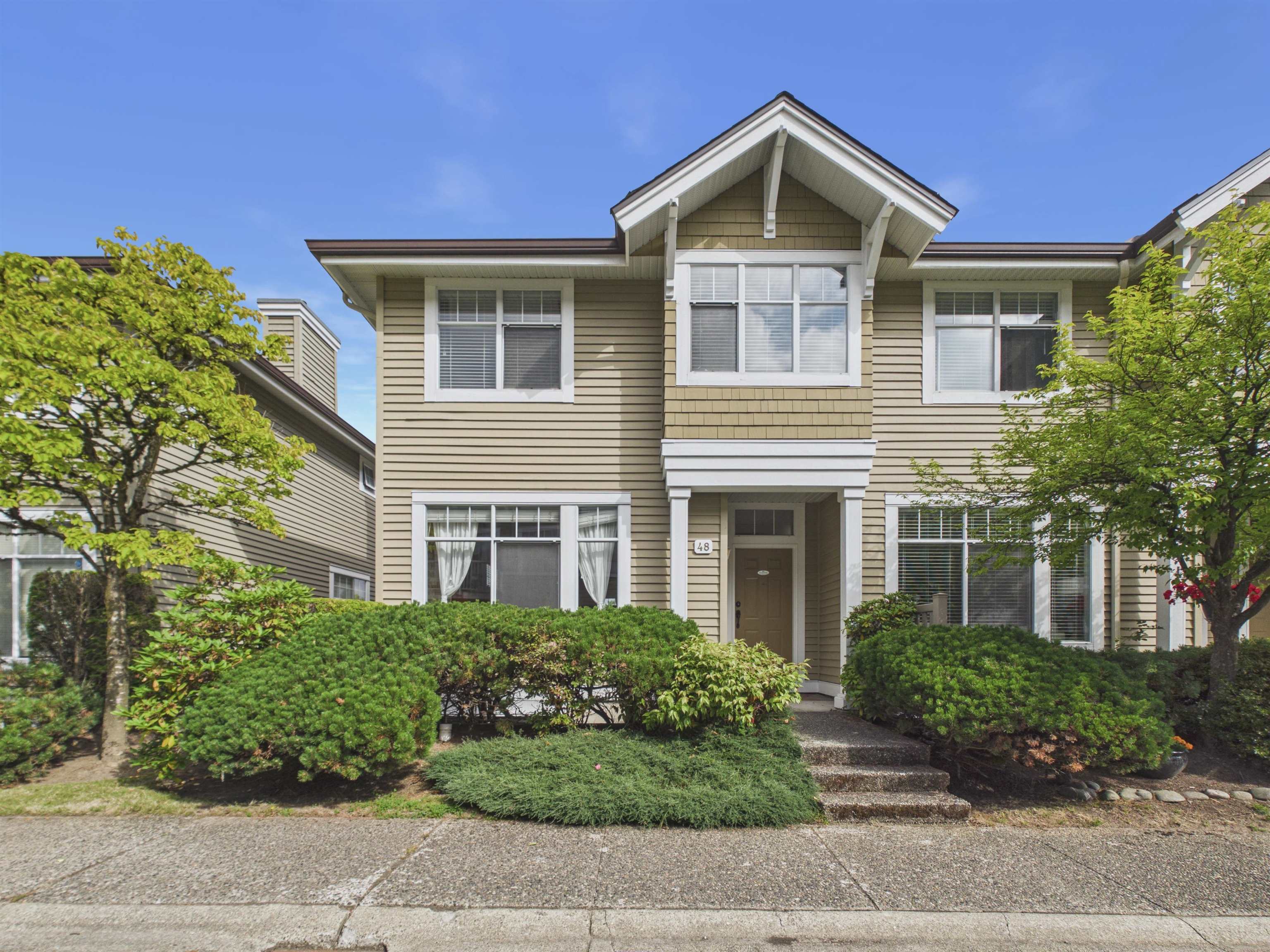 48 5298 OAKMOUNT CRESCENT