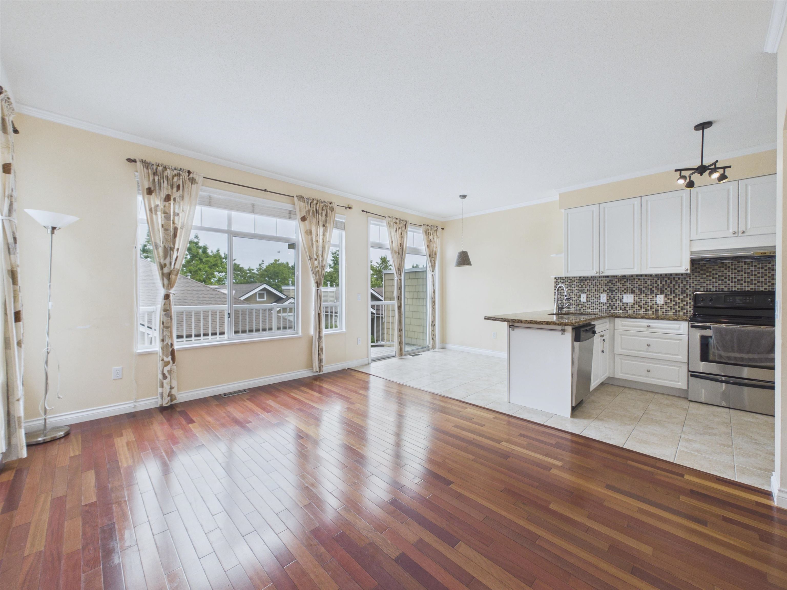 48 5298 OAKMOUNT CRESCENT