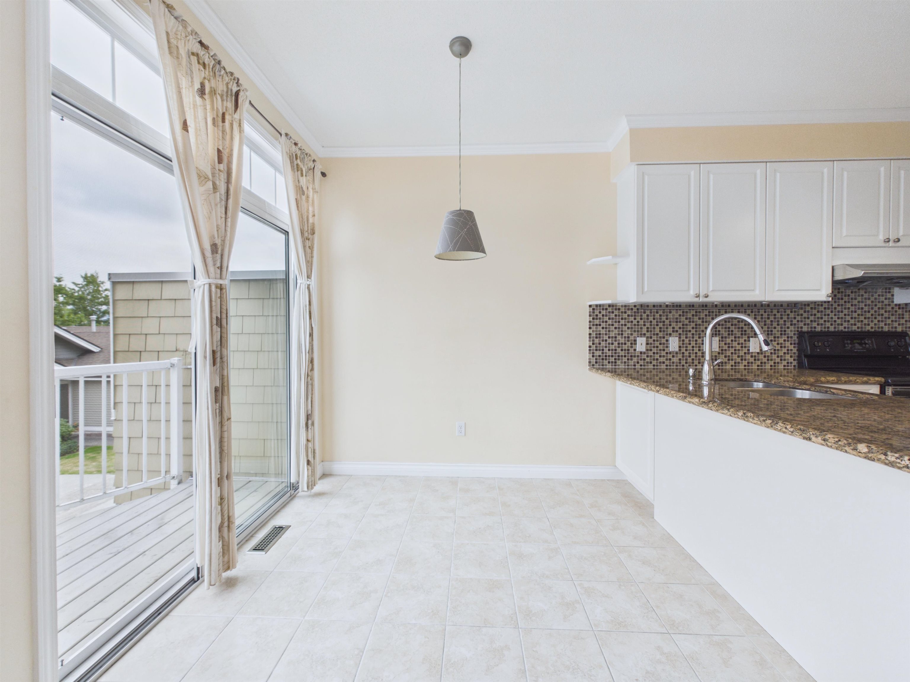 48 5298 OAKMOUNT CRESCENT
