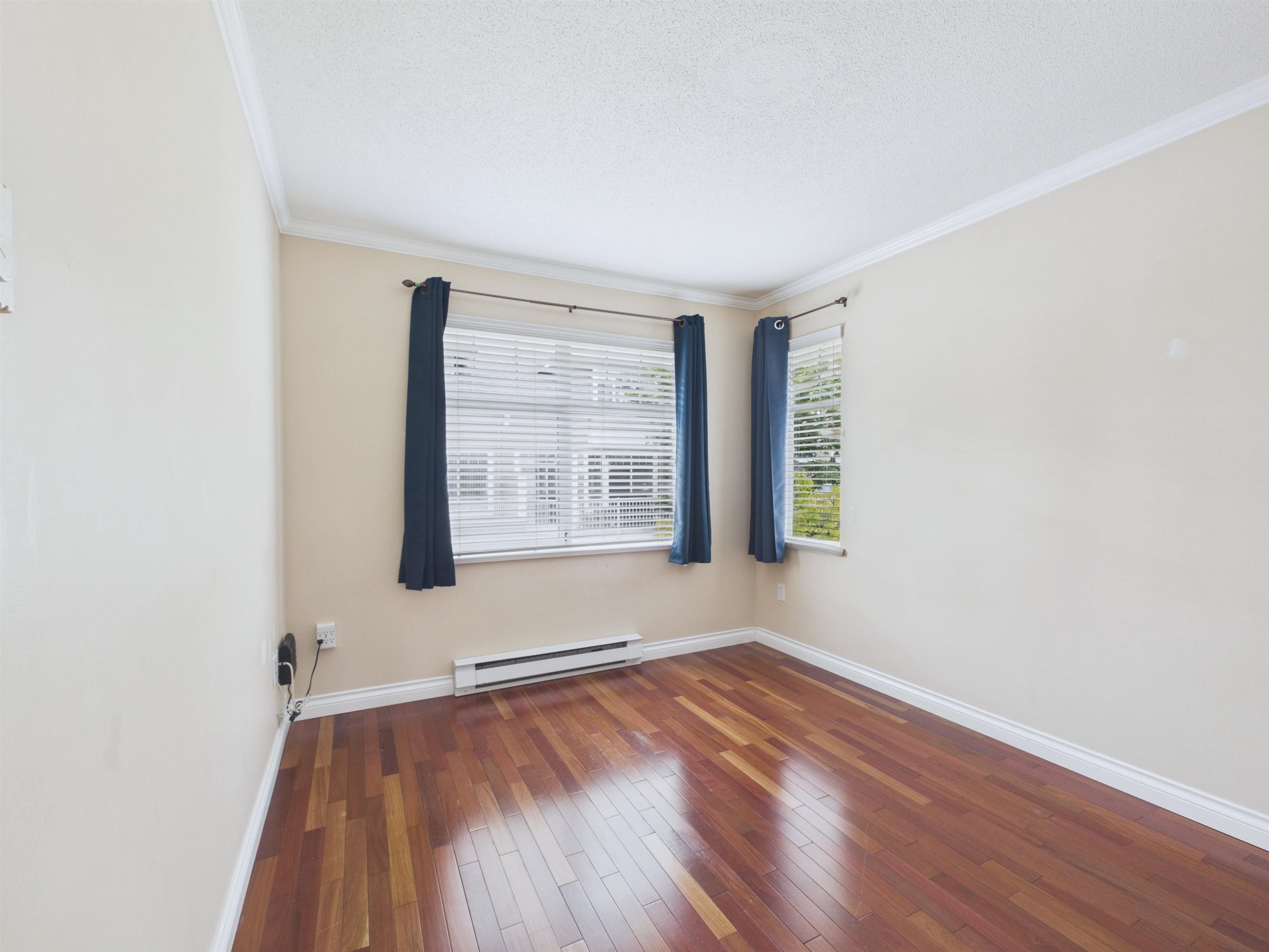 48 5298 OAKMOUNT CRESCENT