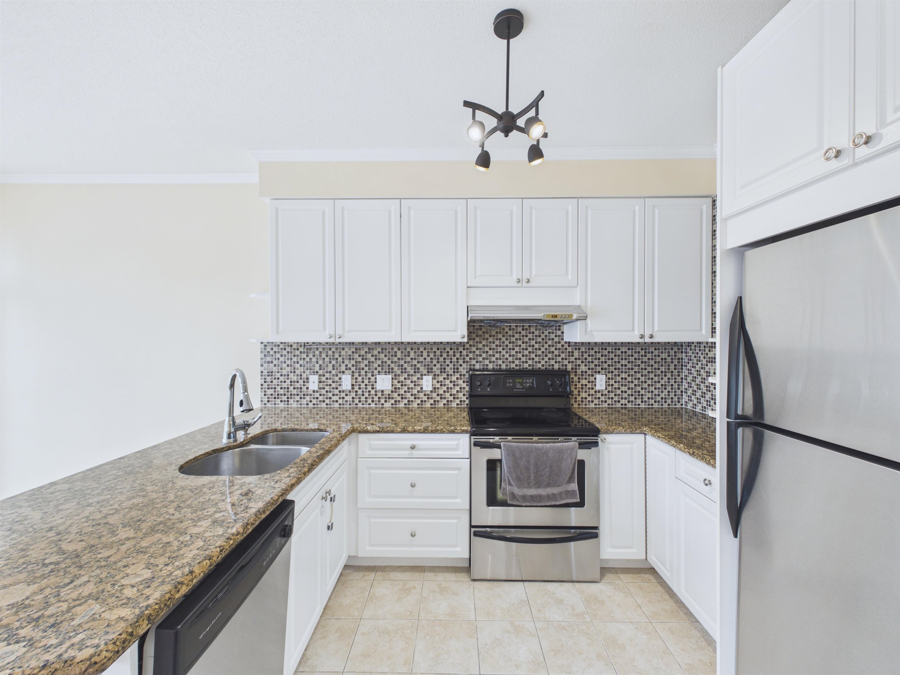 48 5298 OAKMOUNT CRESCENT