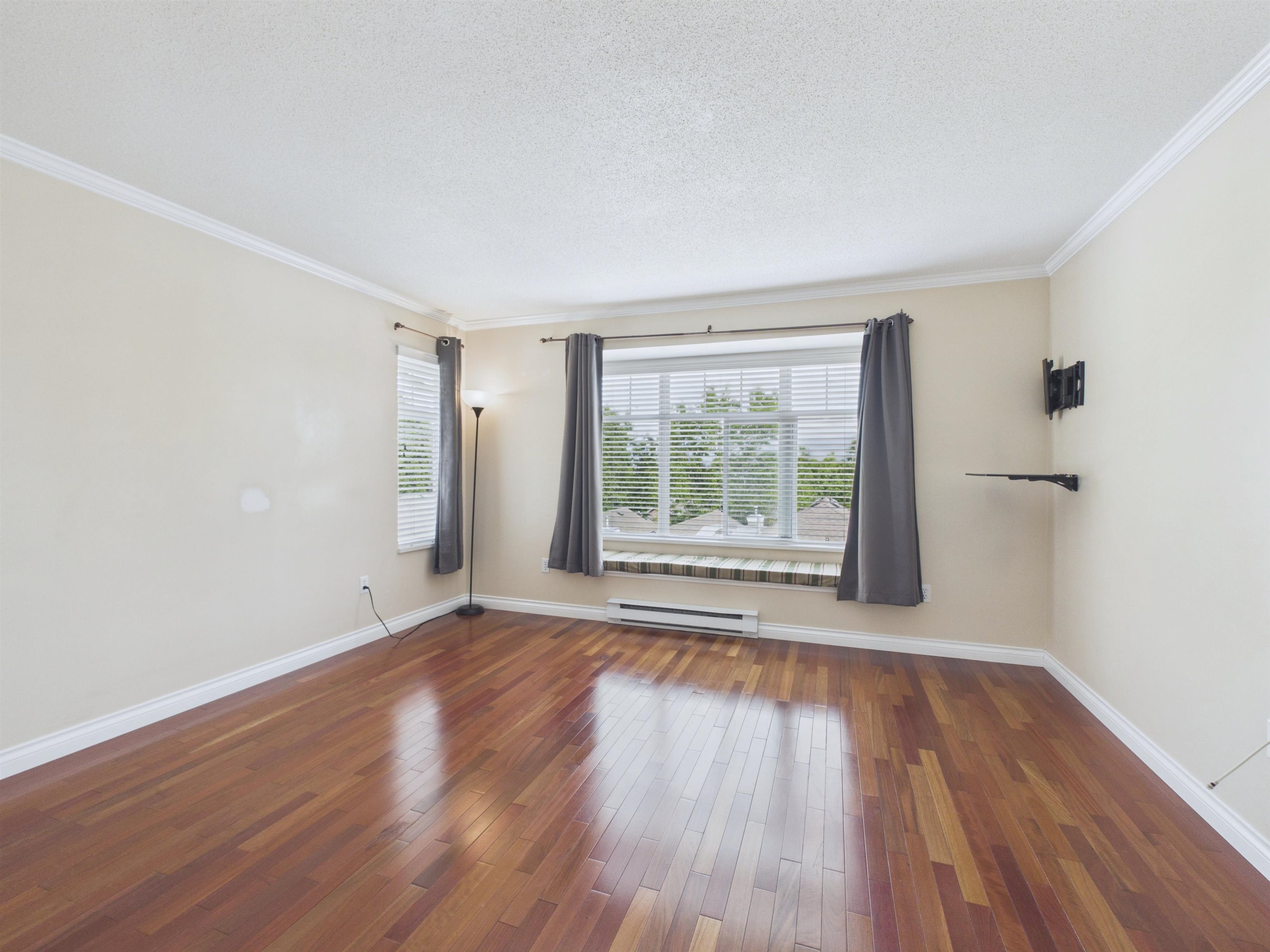 48 5298 OAKMOUNT CRESCENT