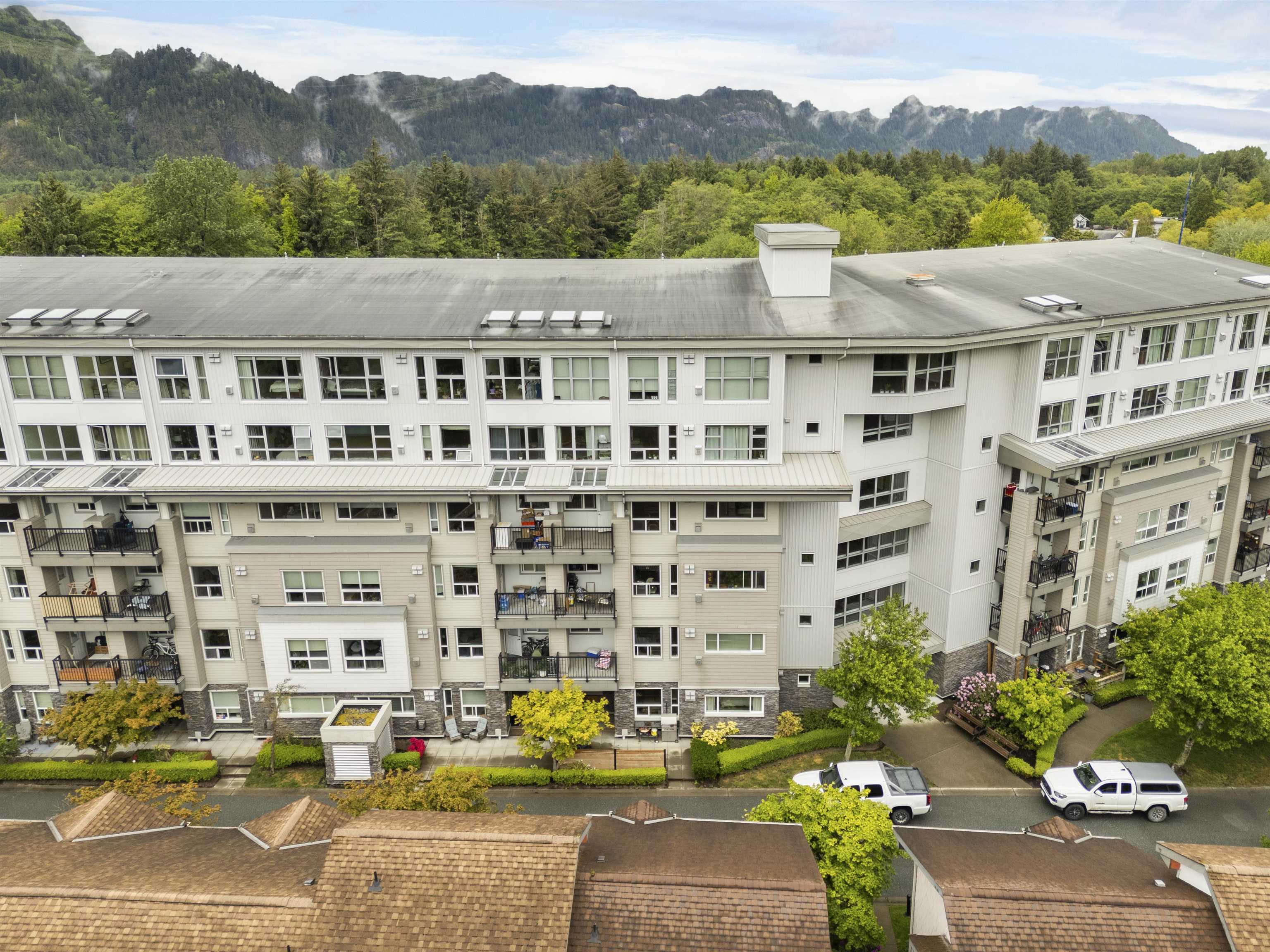 207 1212 MAIN STREET