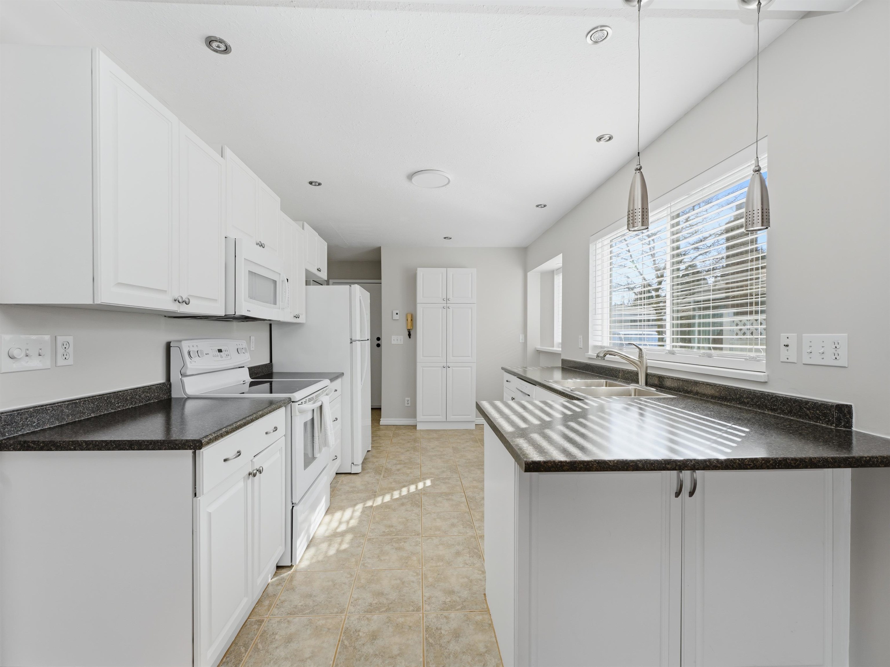 113 14271 18A AVENUE