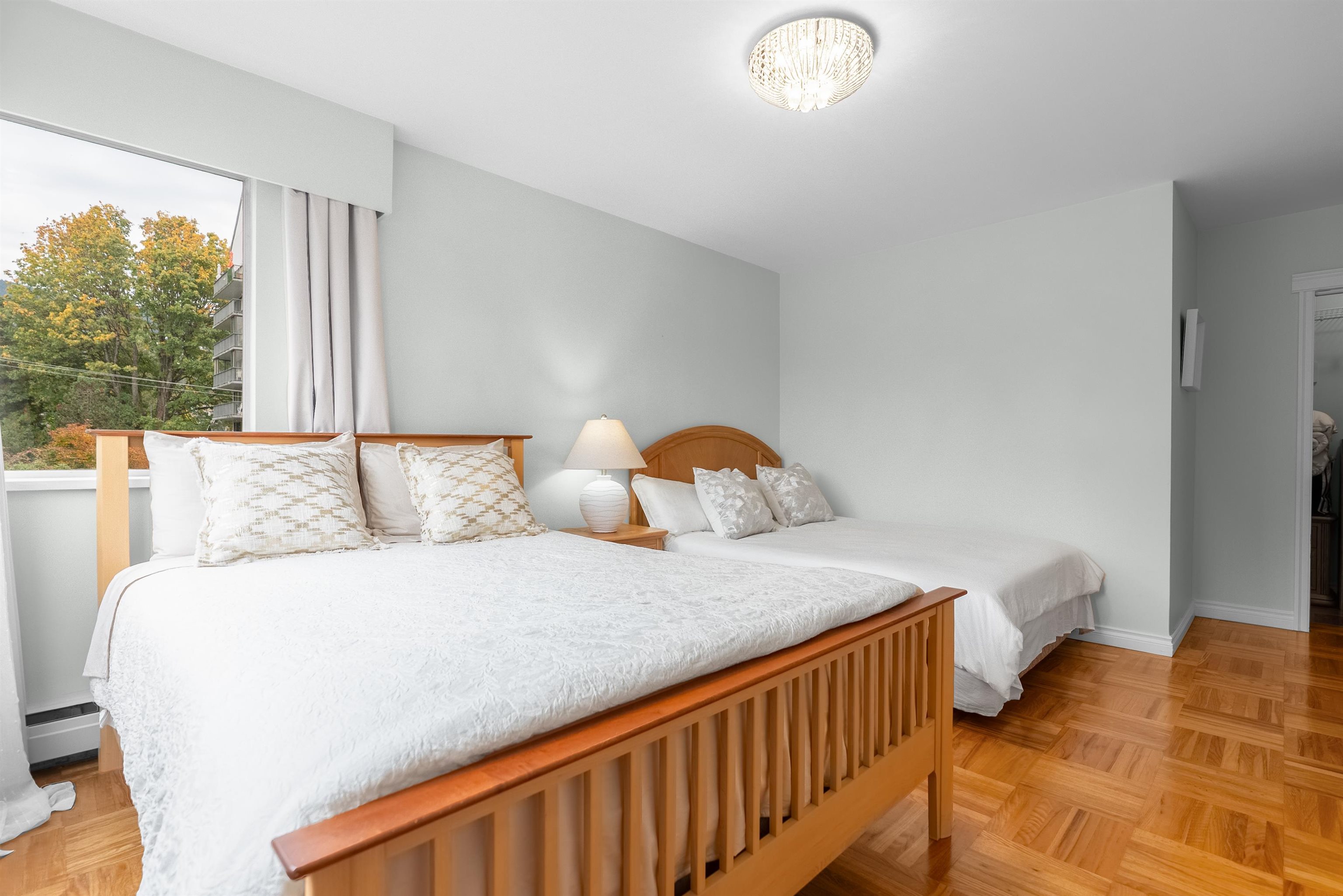 402 1750 ESQUIMALT AVENUE
