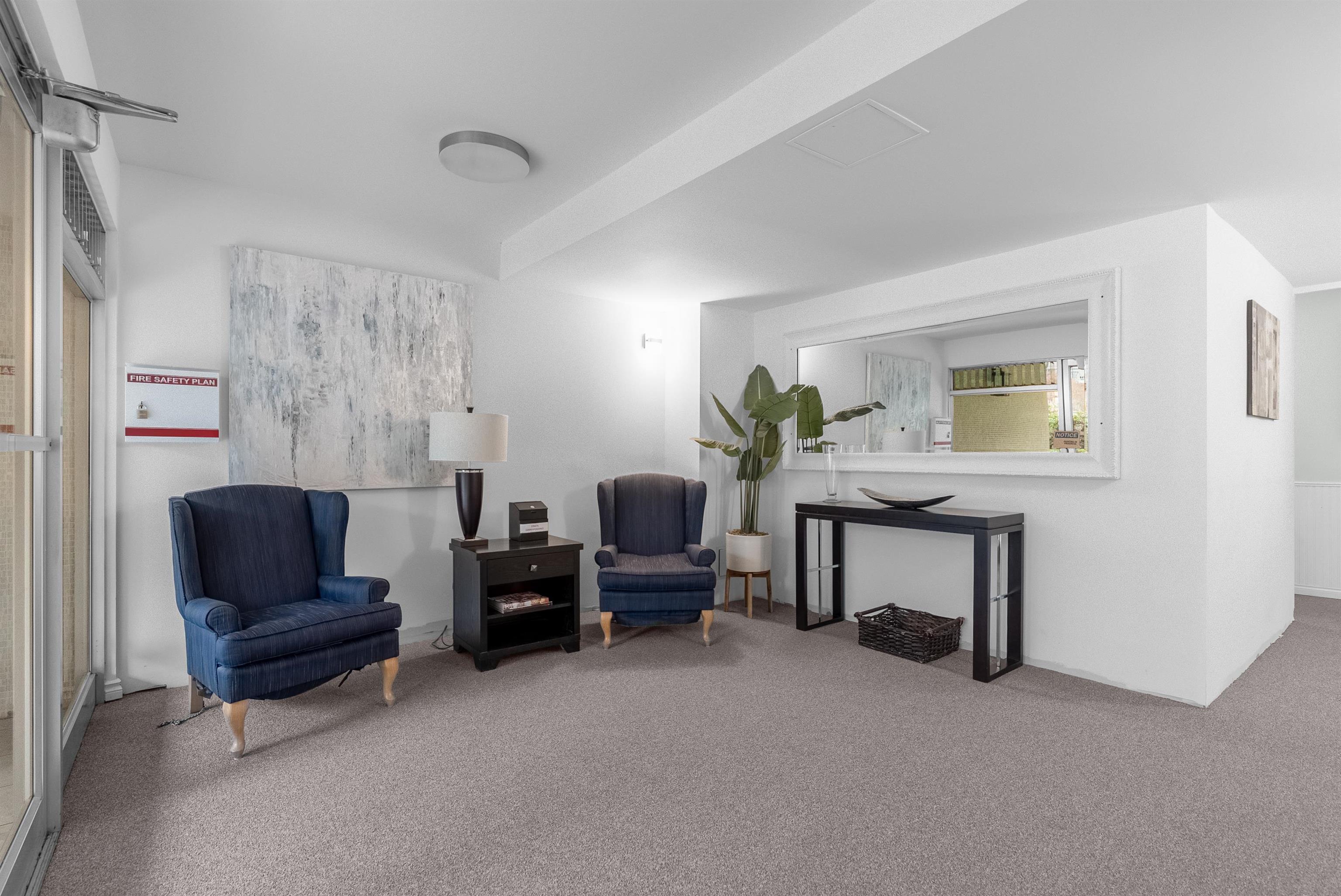 402 1750 ESQUIMALT AVENUE