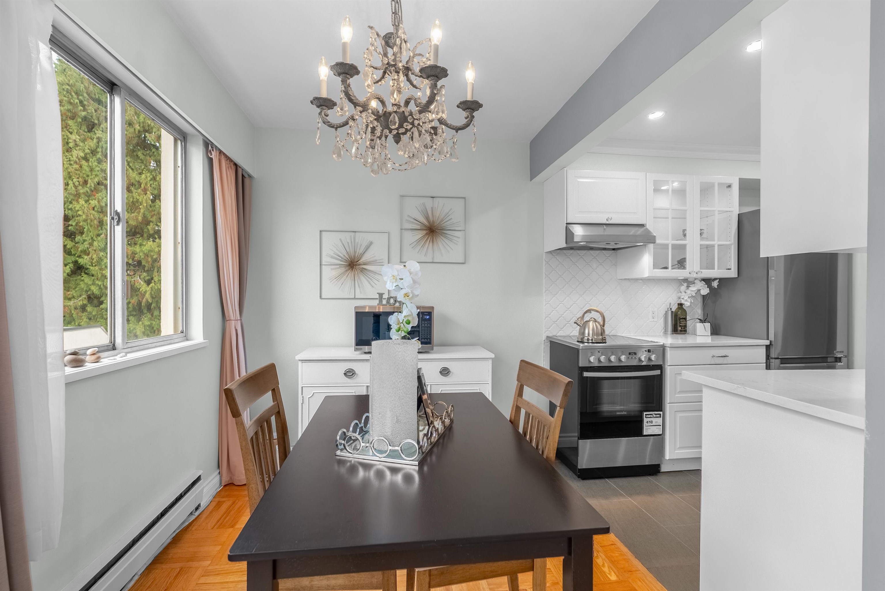 402 1750 ESQUIMALT AVENUE