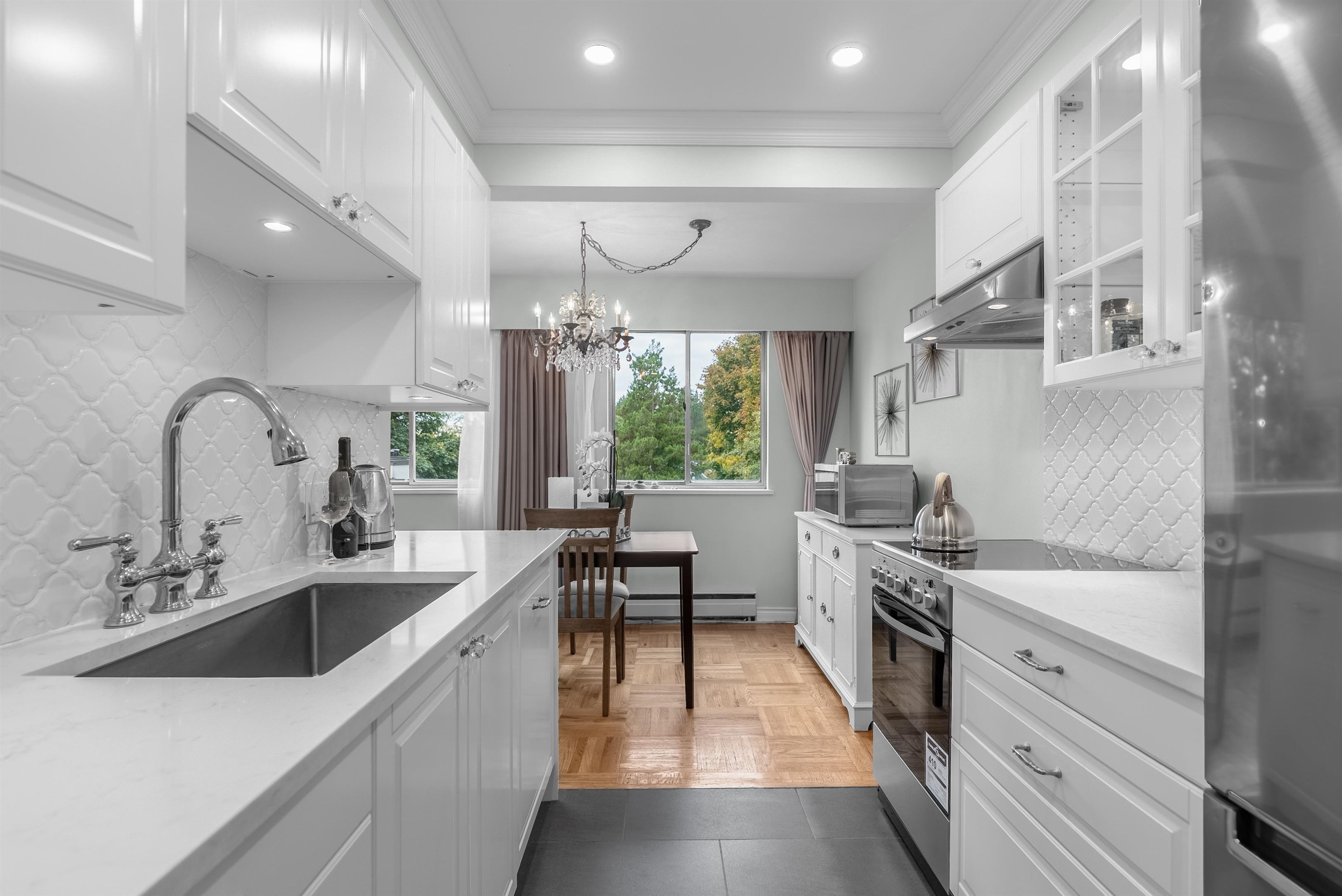 402 1750 ESQUIMALT AVENUE