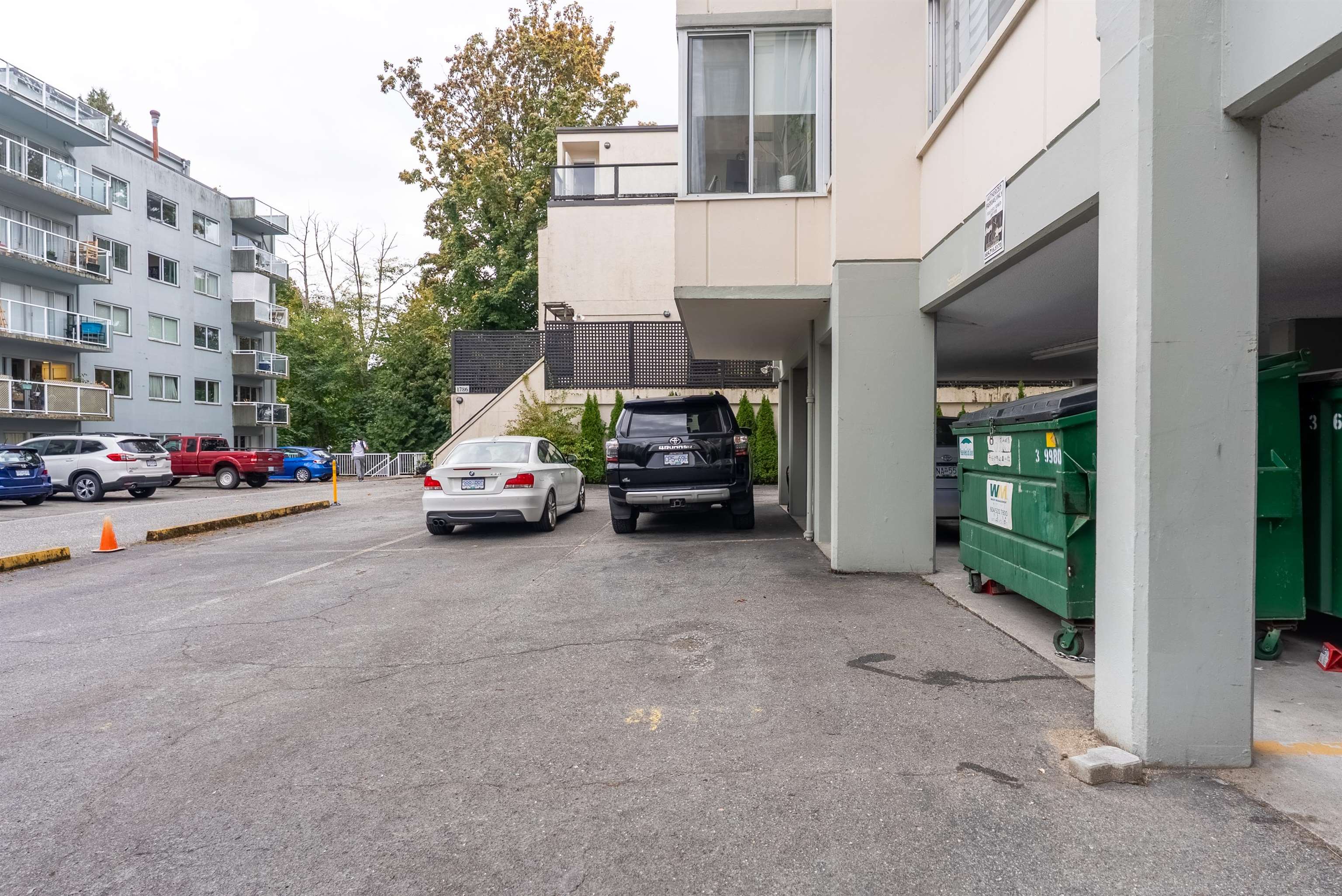 402 1750 ESQUIMALT AVENUE