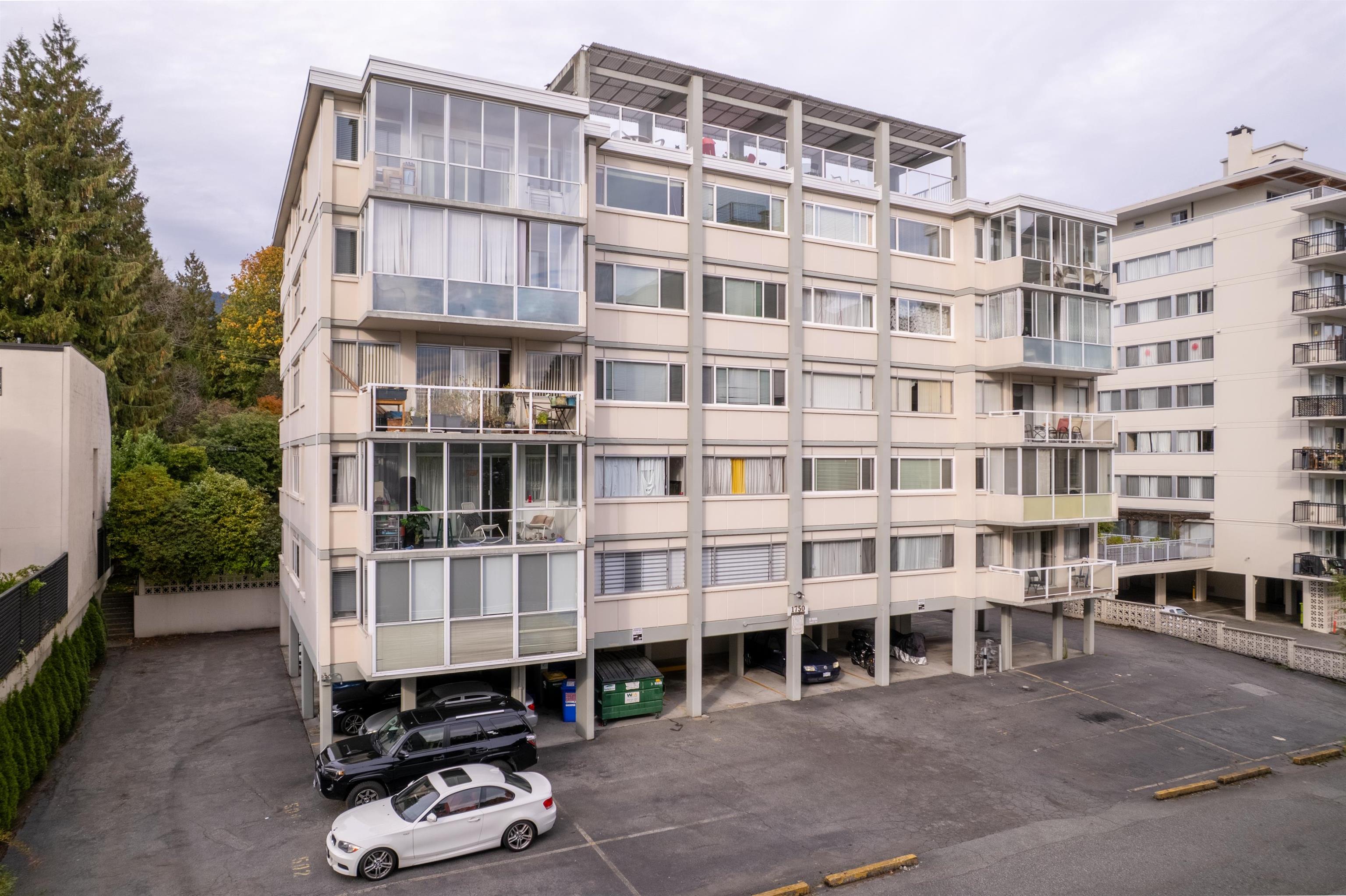 402 1750 ESQUIMALT AVENUE