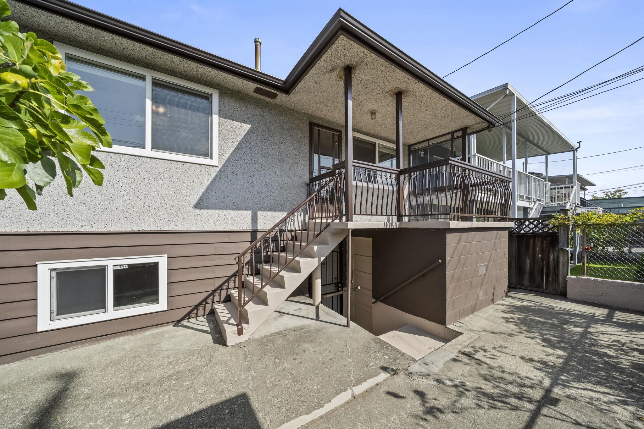 2634 PARKER STREET