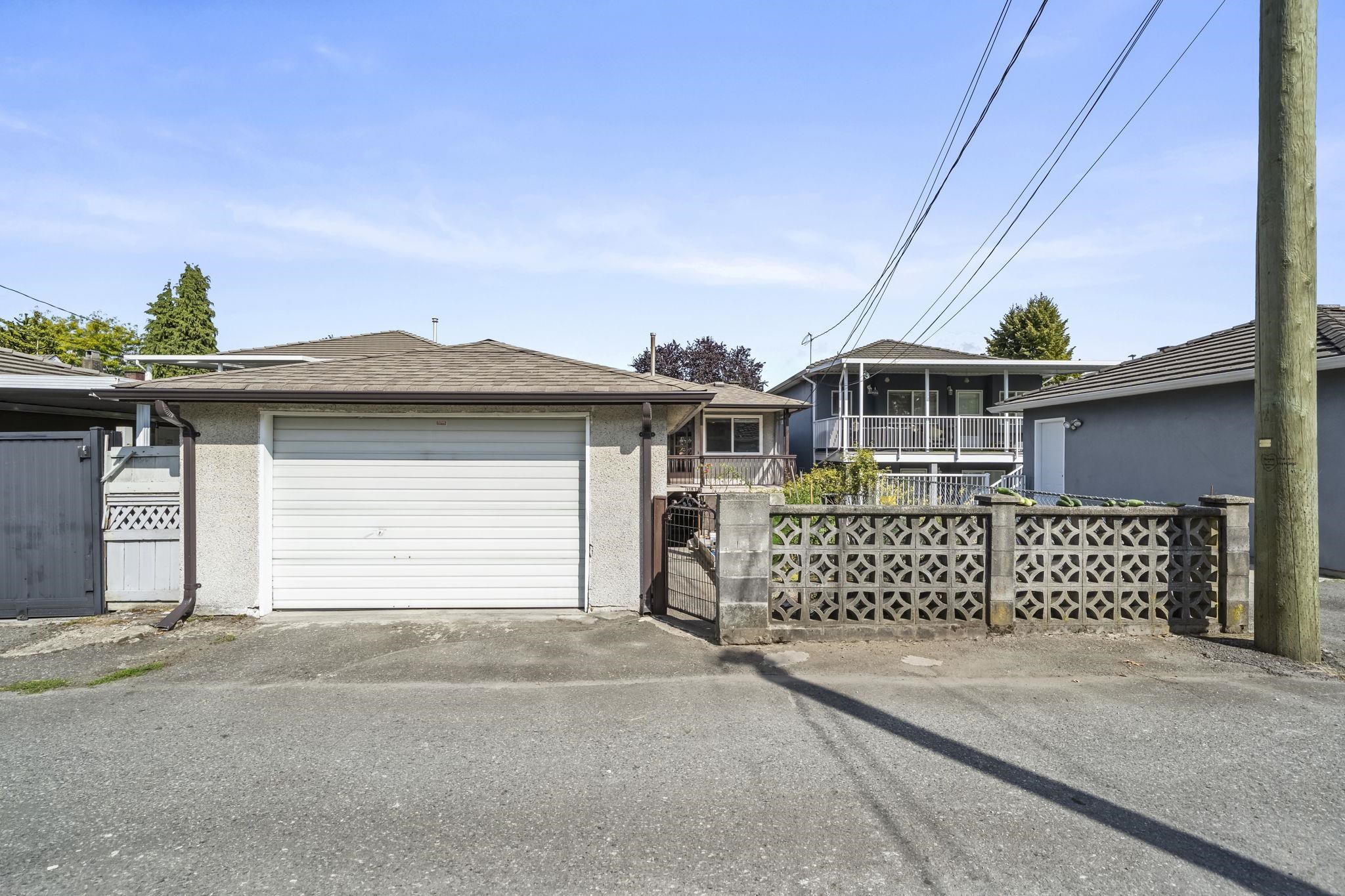 2634 PARKER STREET
