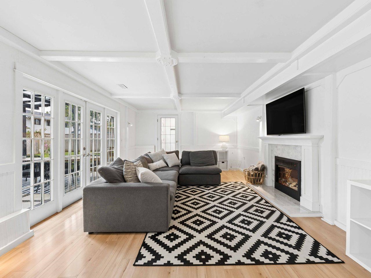5326 BELAIR DRIVE