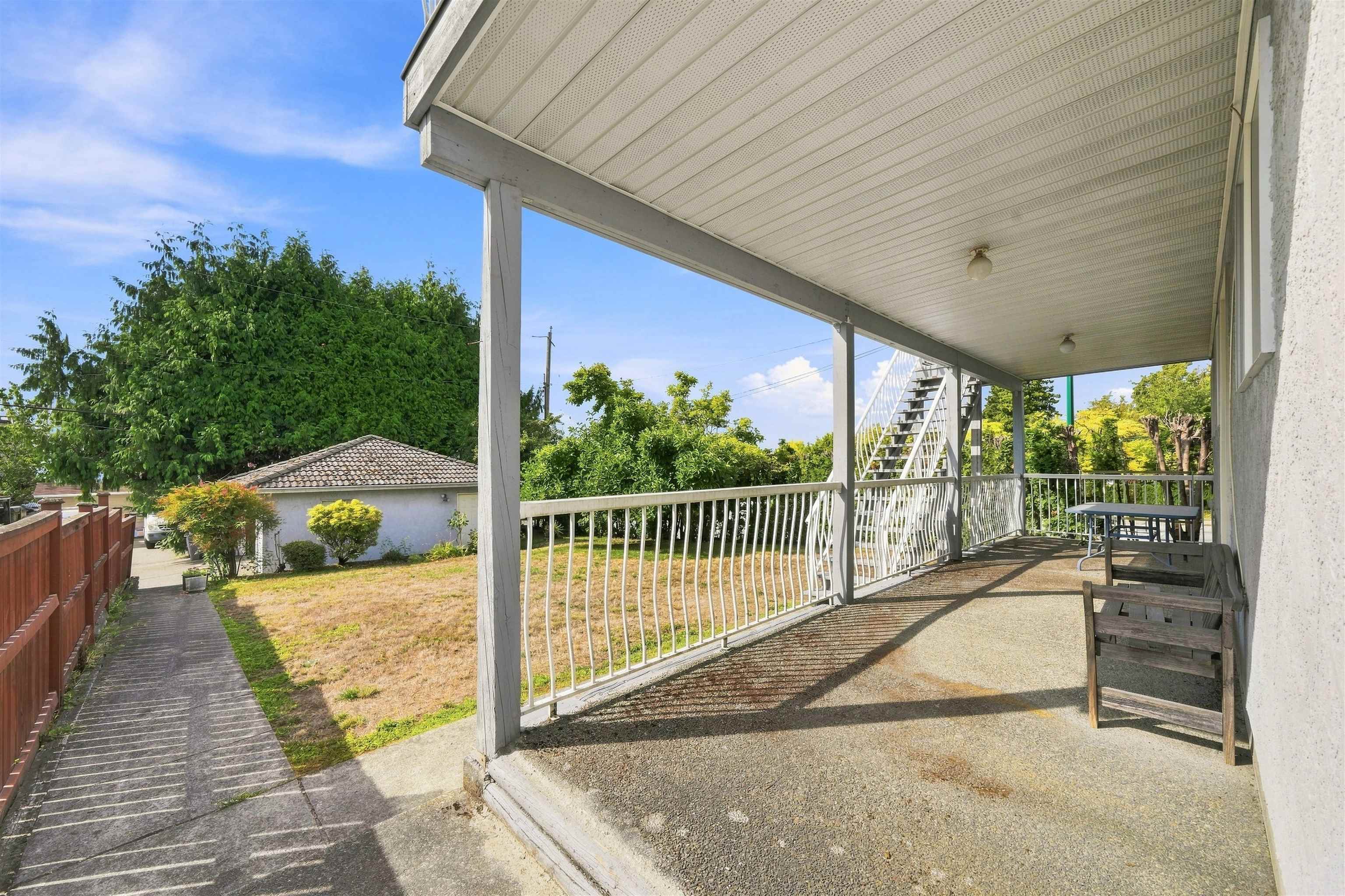 1708 PRESTWICK DRIVE