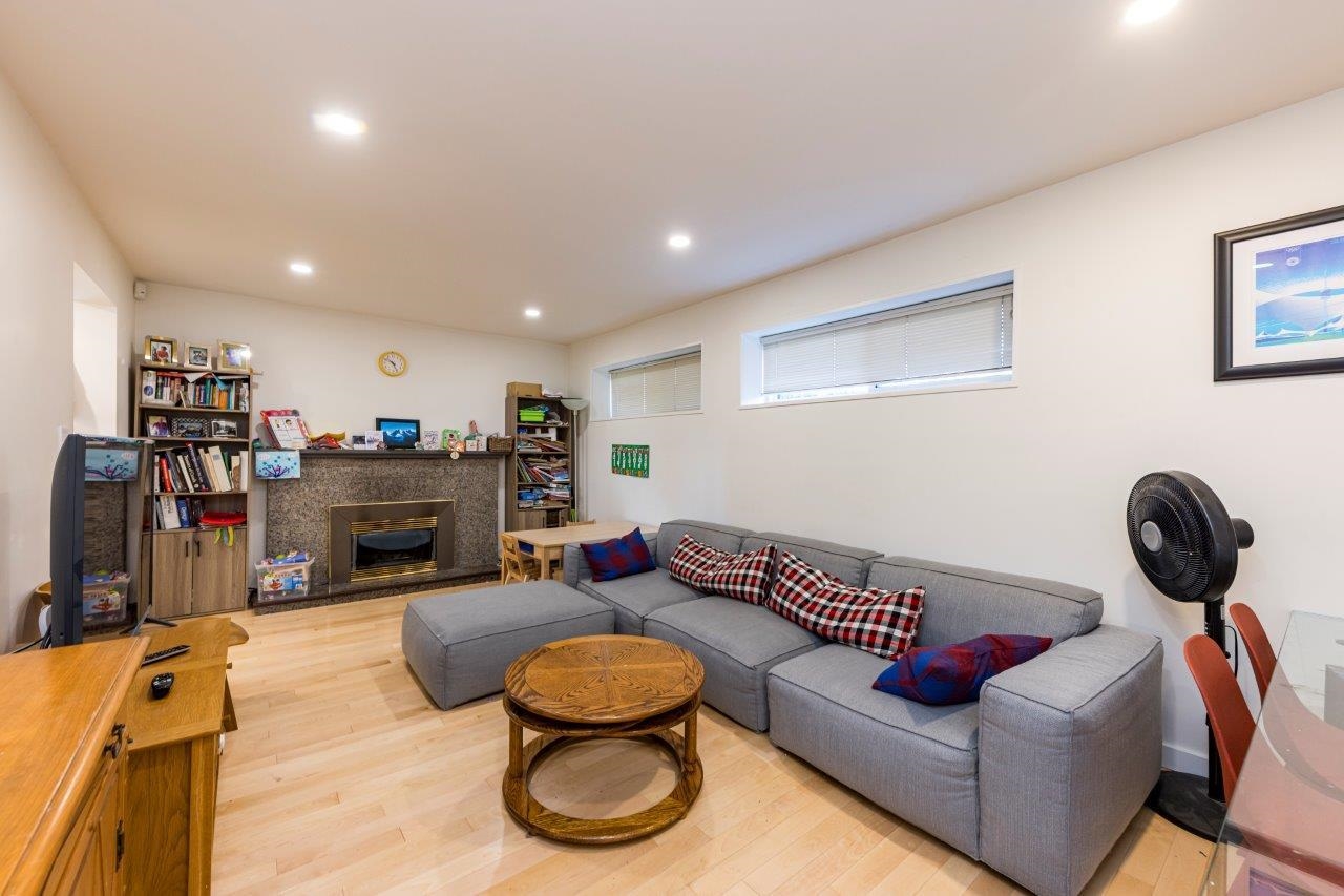 2094 VIEWLYNN DRIVE