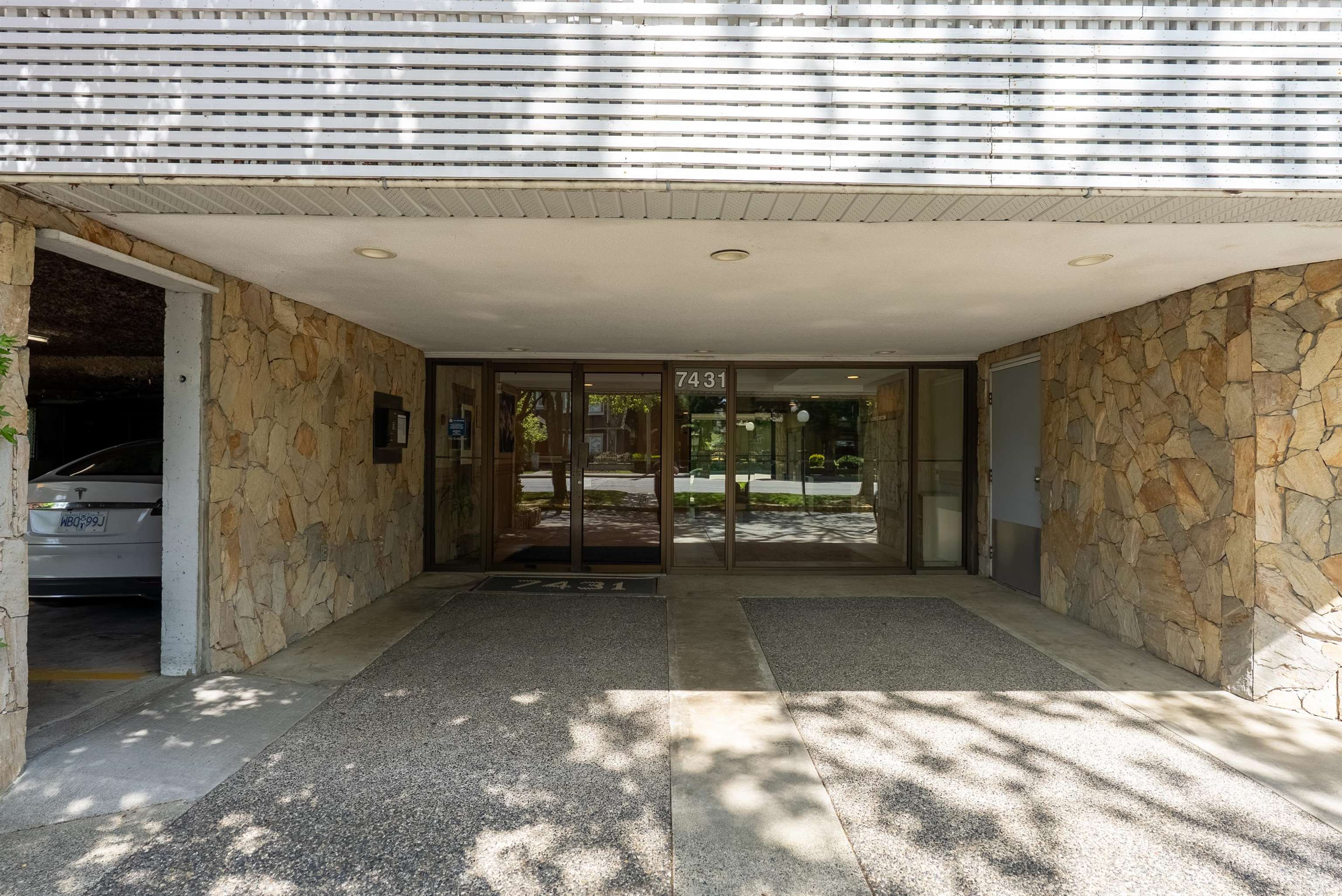 306 7431 BLUNDELL ROAD