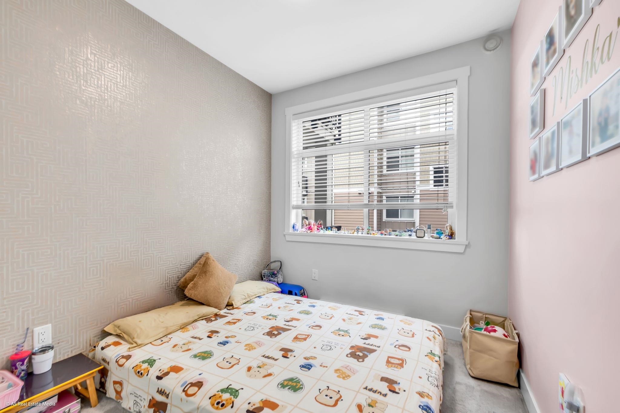 317 20696 EASTLEIGH CRESCENT