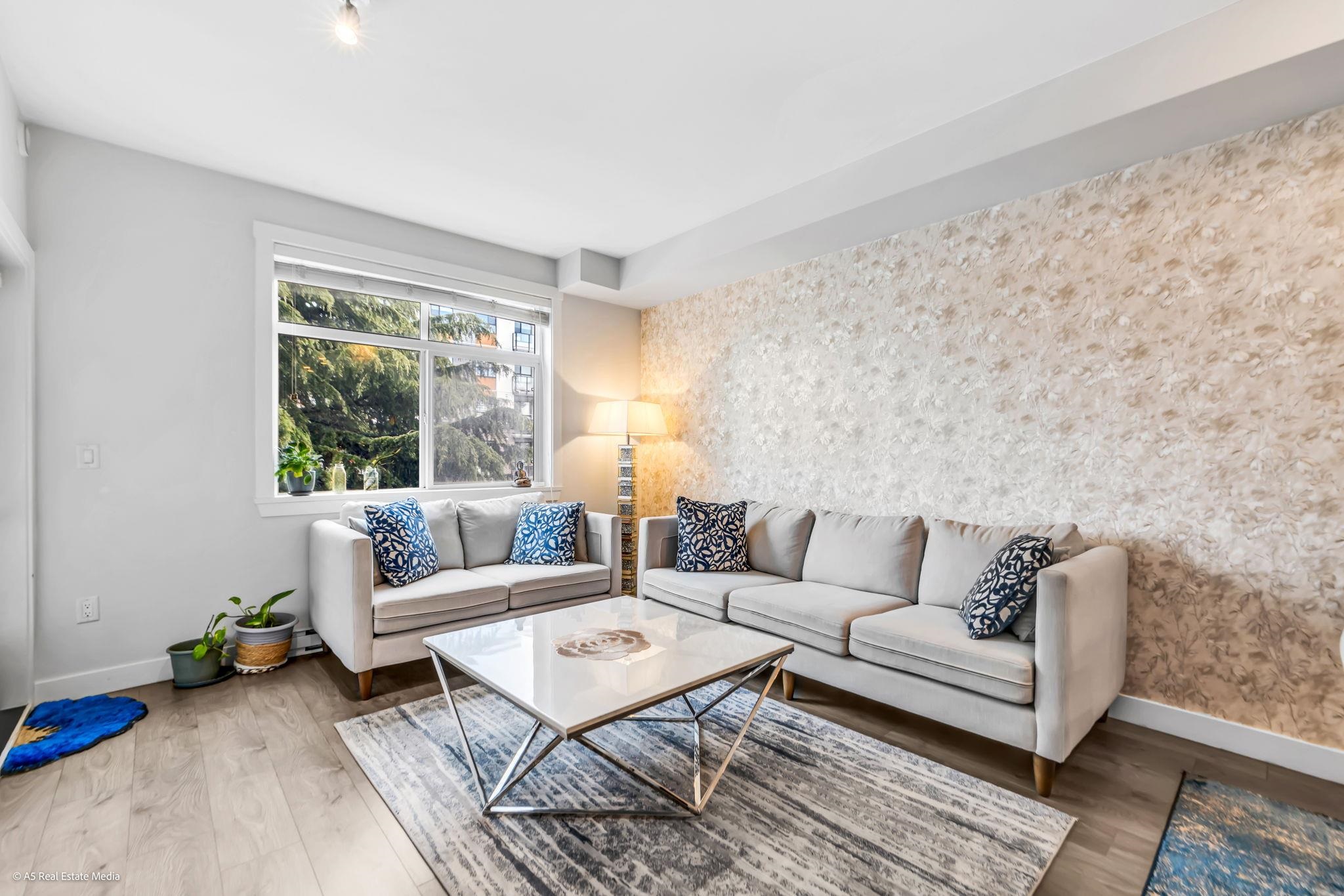 317 20696 EASTLEIGH CRESCENT