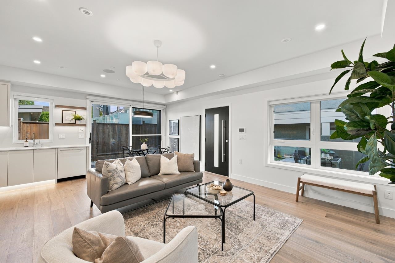 1135 W 33RD AVENUE