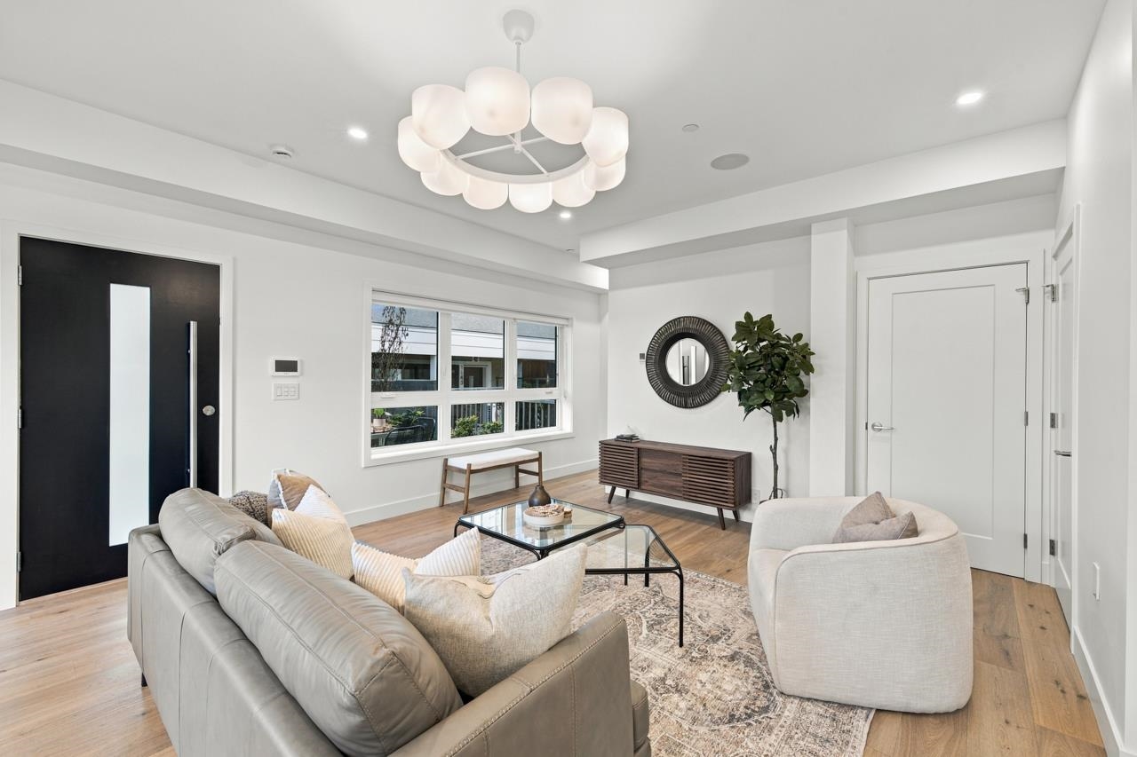 1135 W 33RD AVENUE