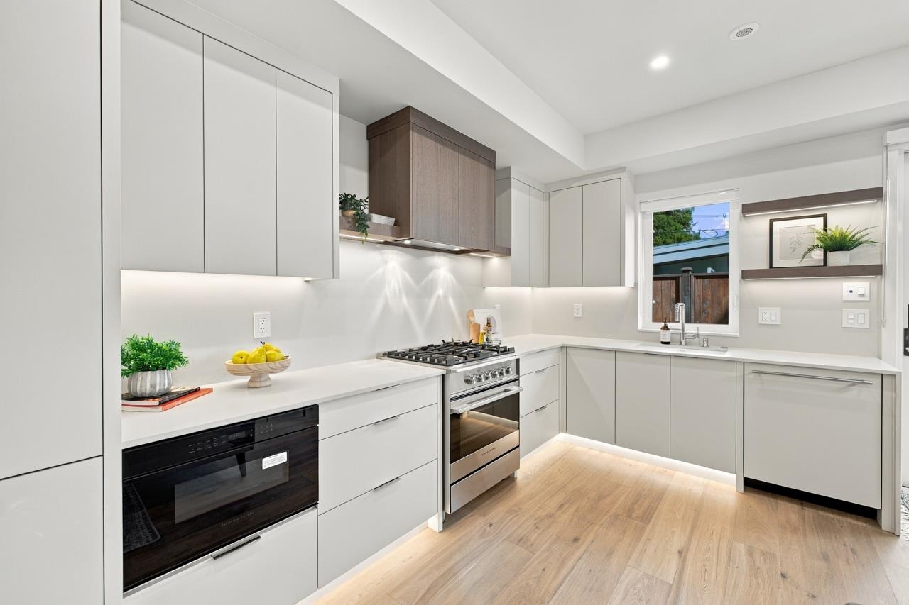 1135 W 33RD AVENUE