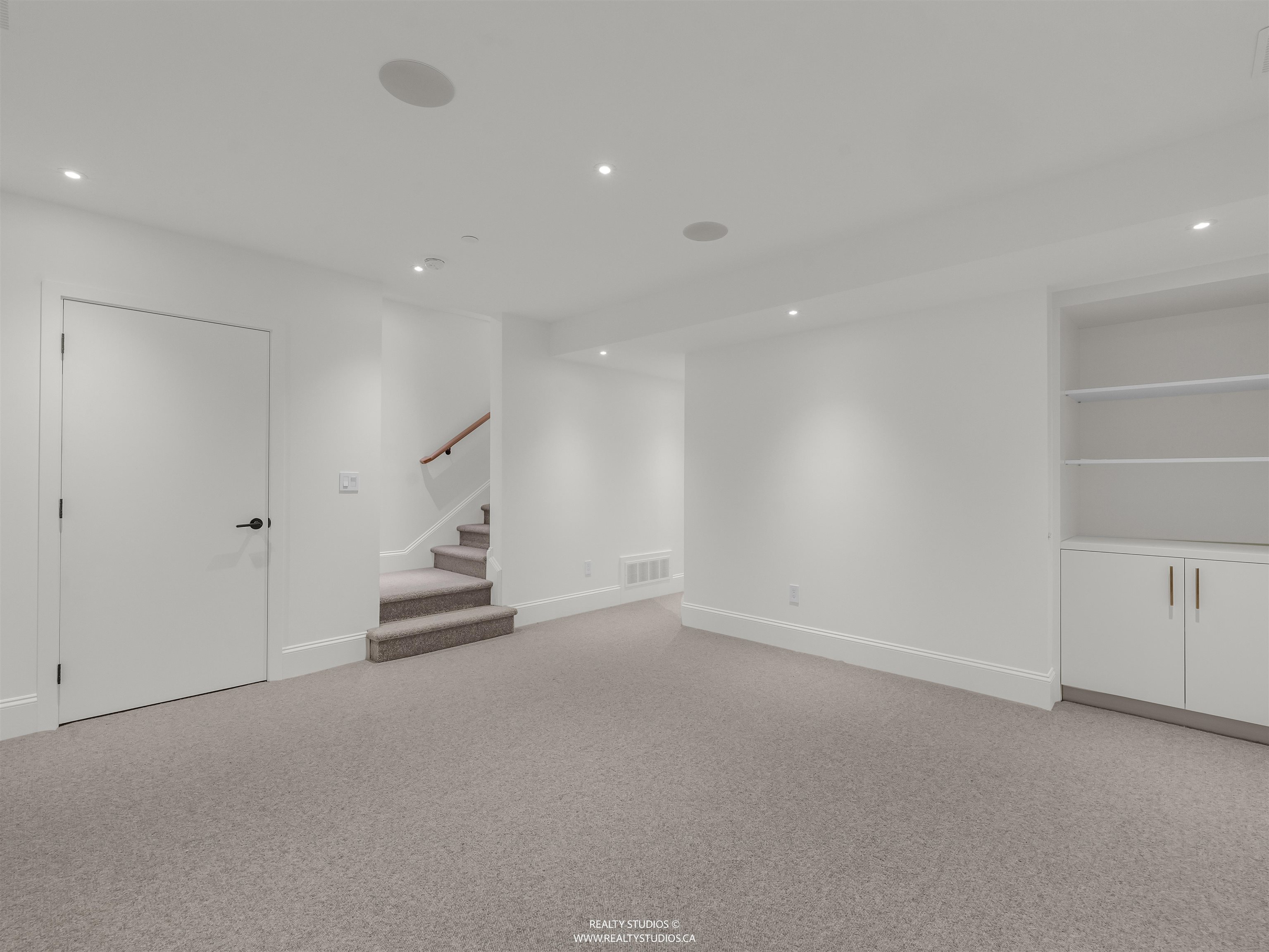 2 4088 MAPLE CRESCENT