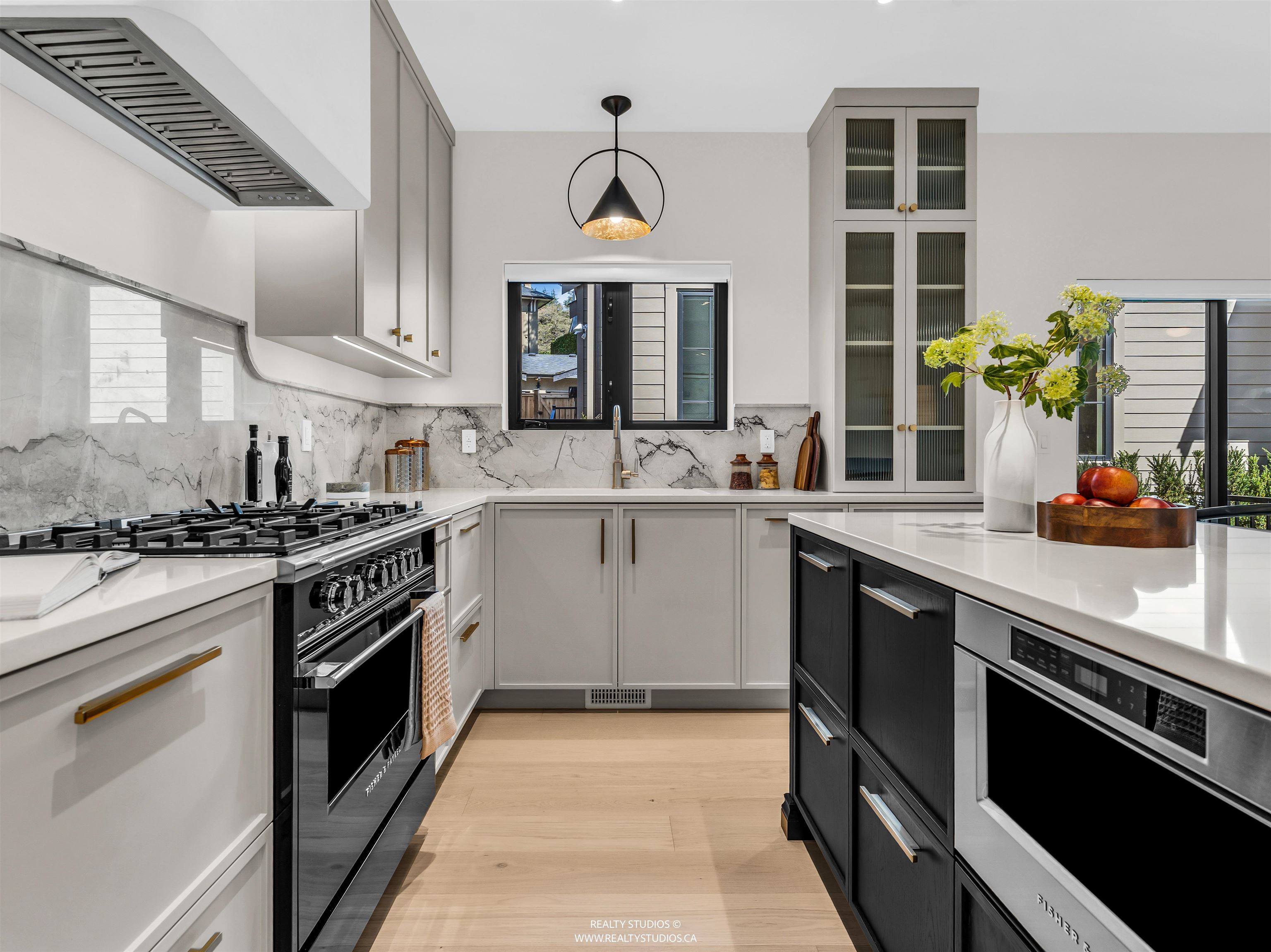 2 4088 MAPLE CRESCENT