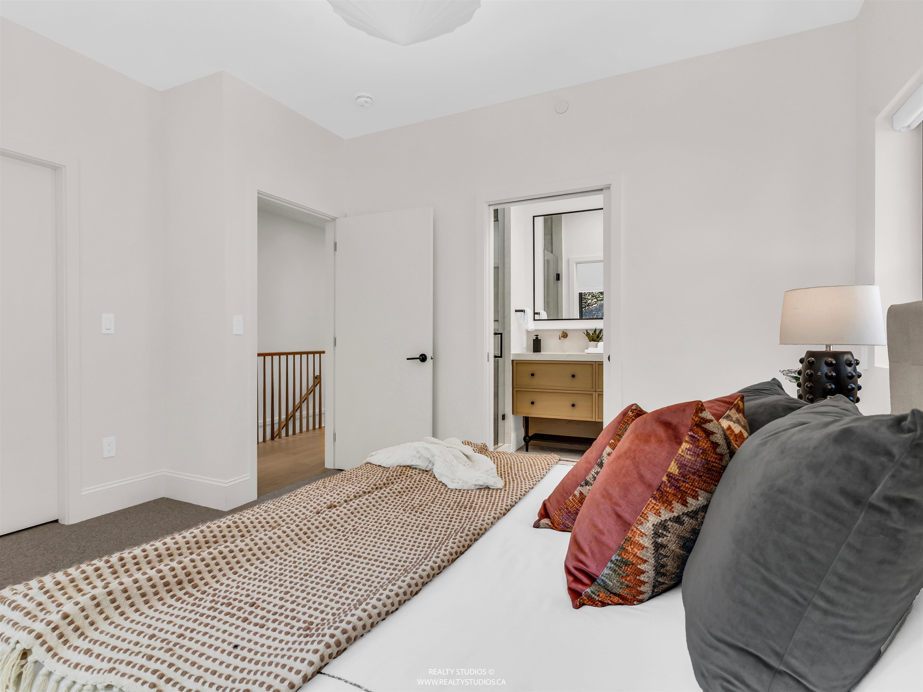 2 4088 MAPLE CRESCENT