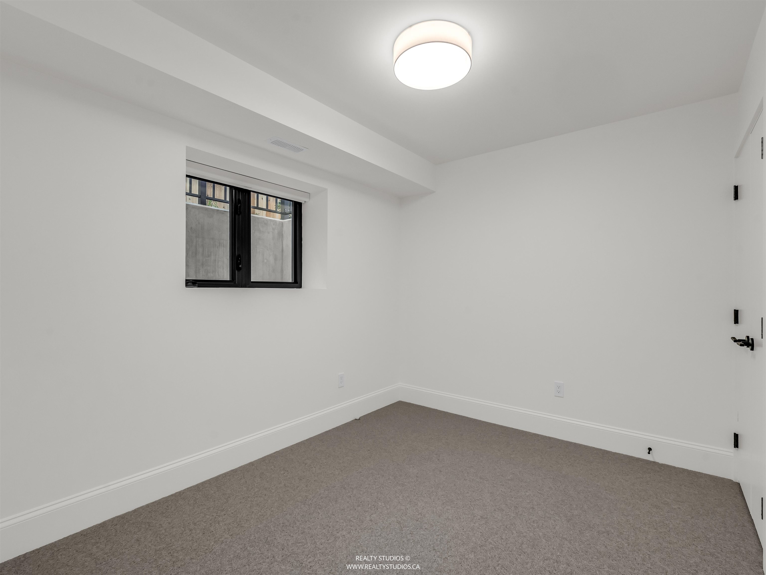 2 4088 MAPLE CRESCENT