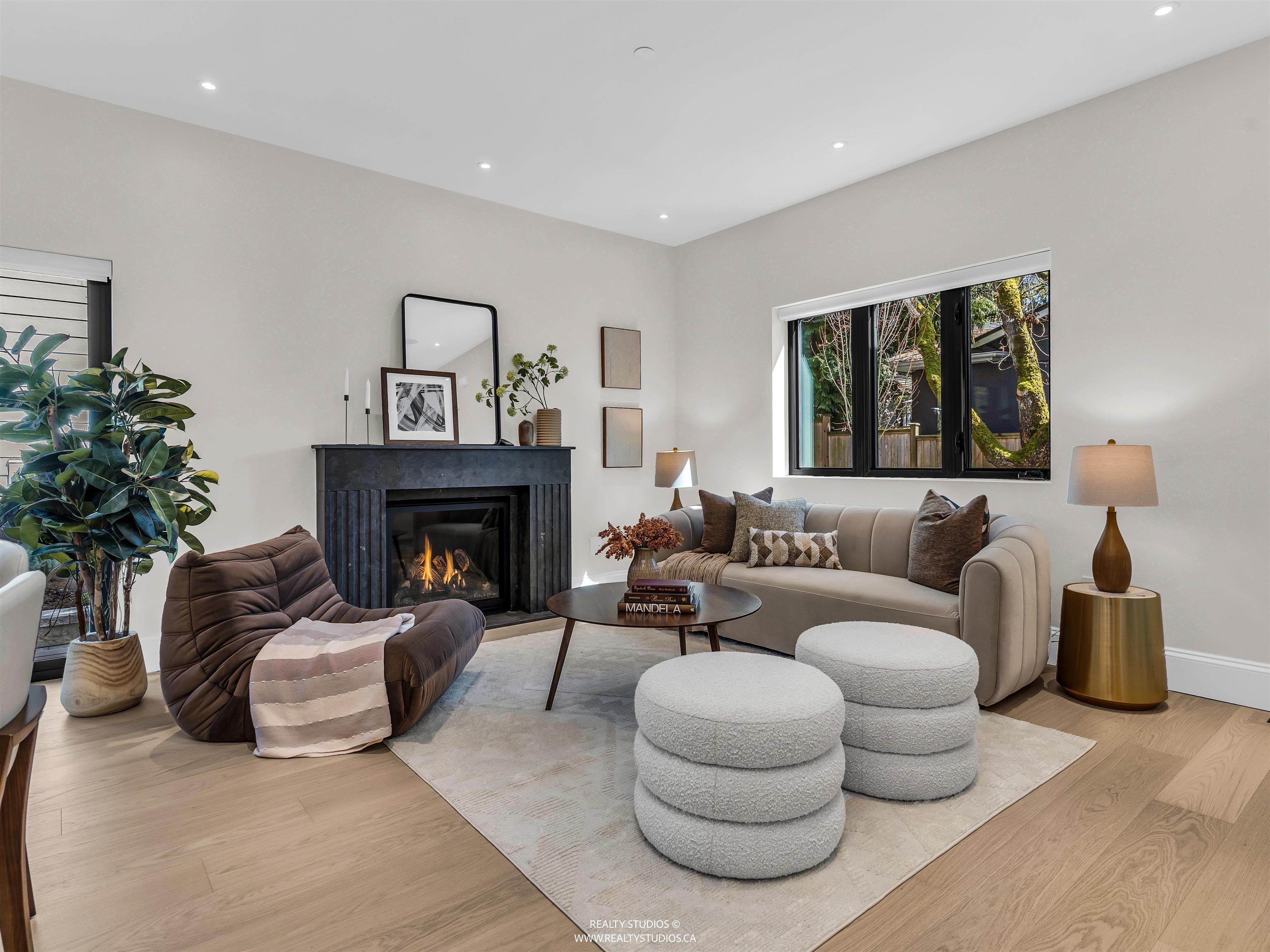 2 4088 MAPLE CRESCENT