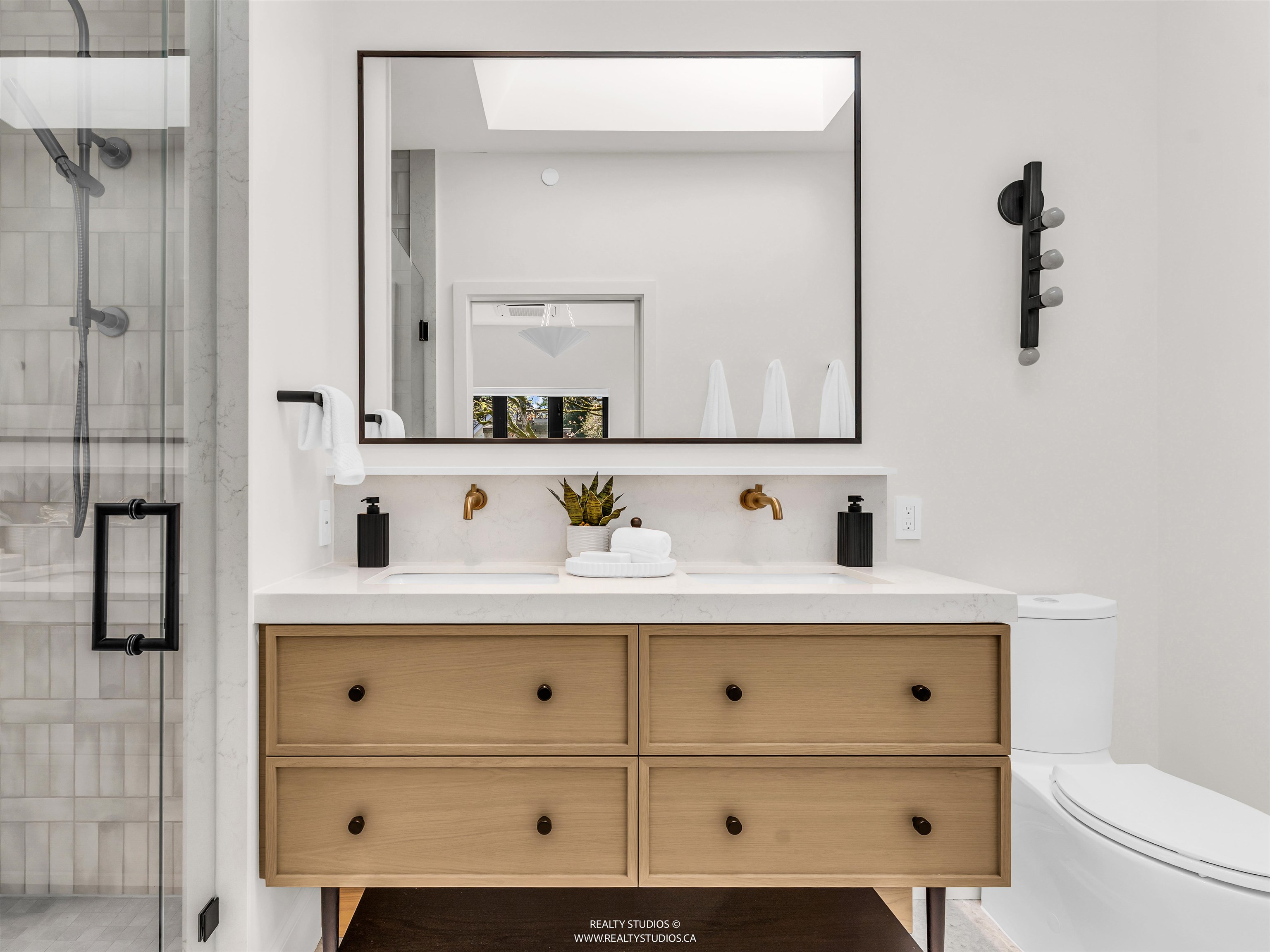 2 4088 MAPLE CRESCENT