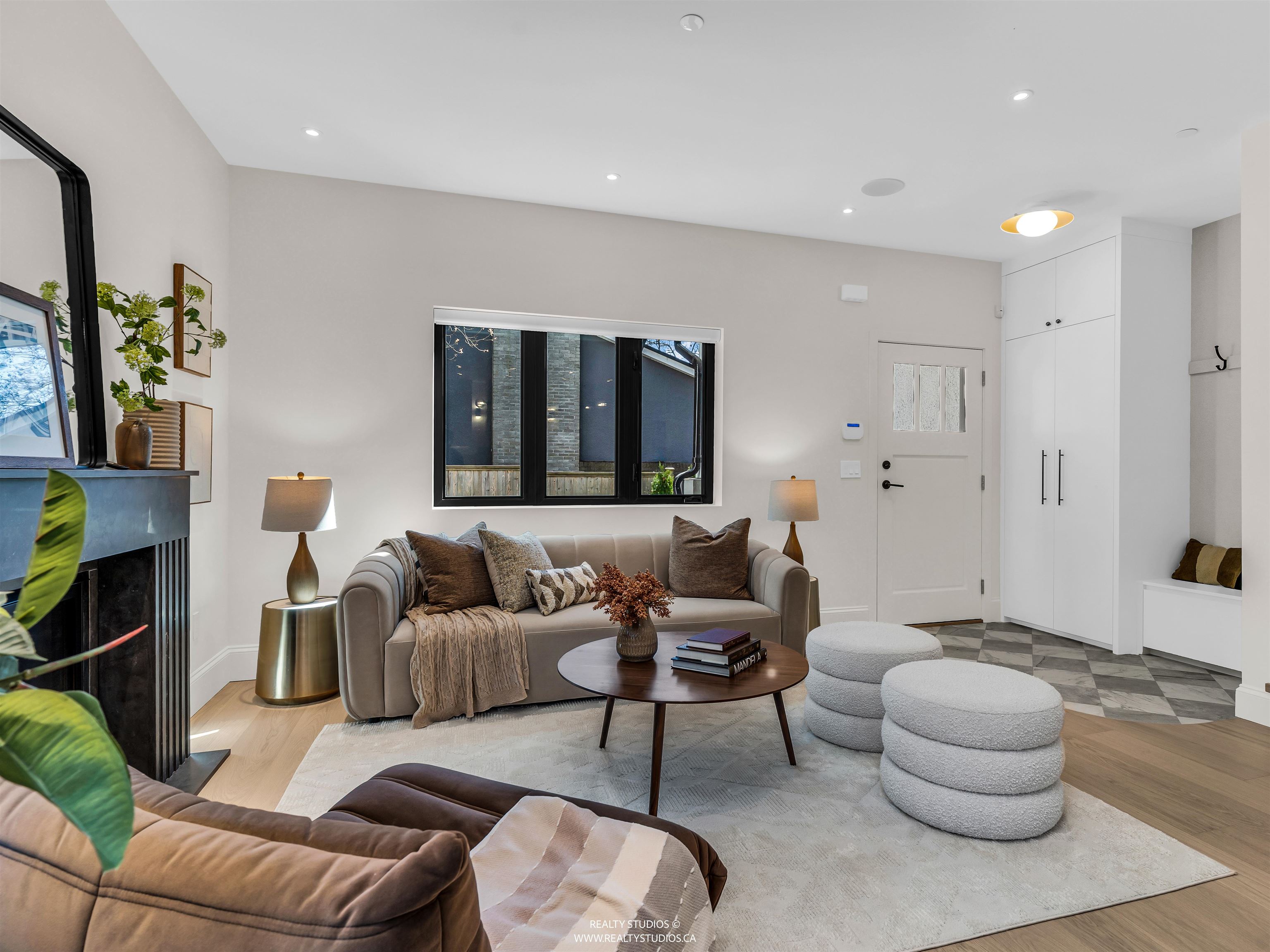 2 4088 MAPLE CRESCENT