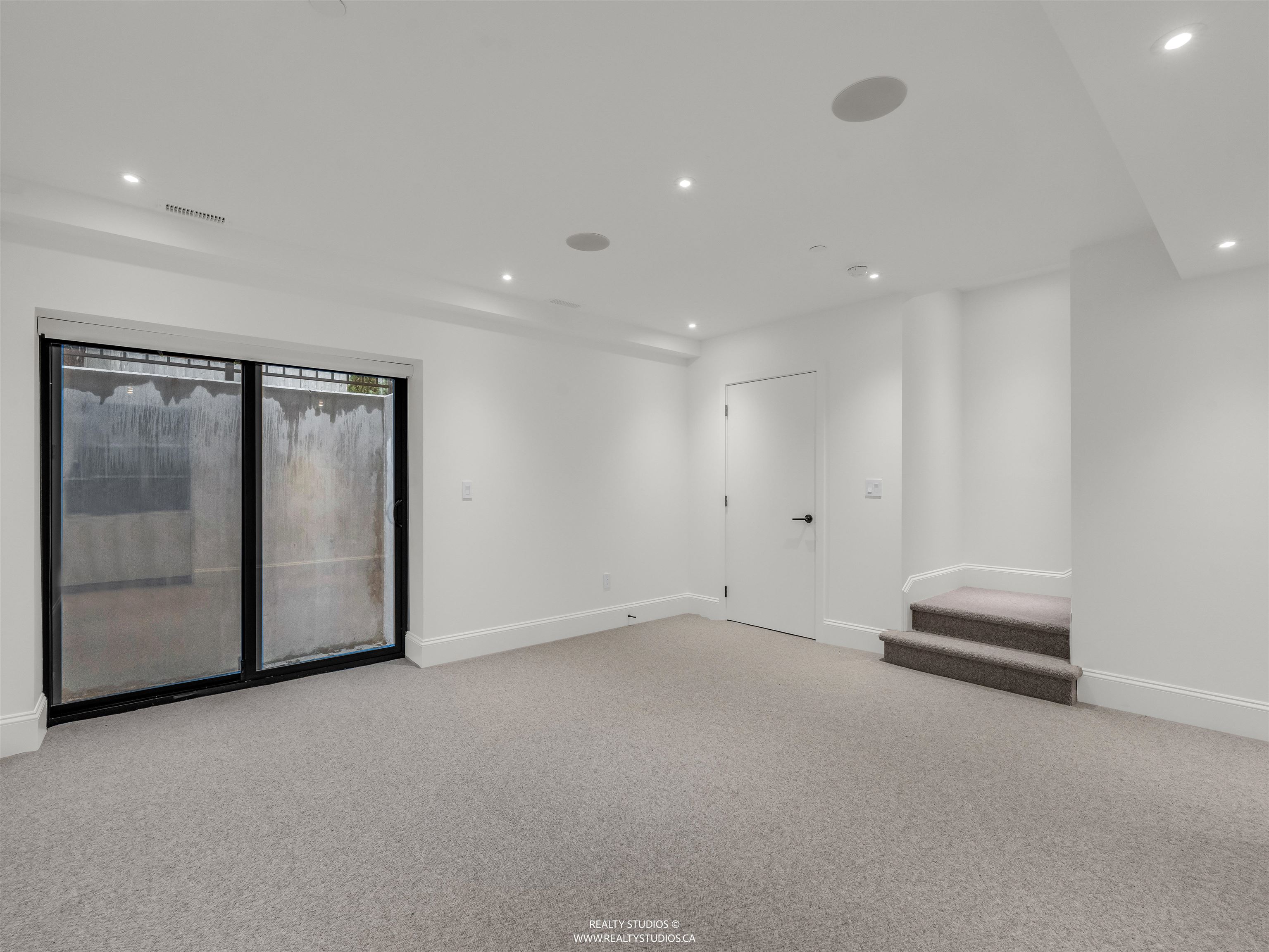2 4088 MAPLE CRESCENT