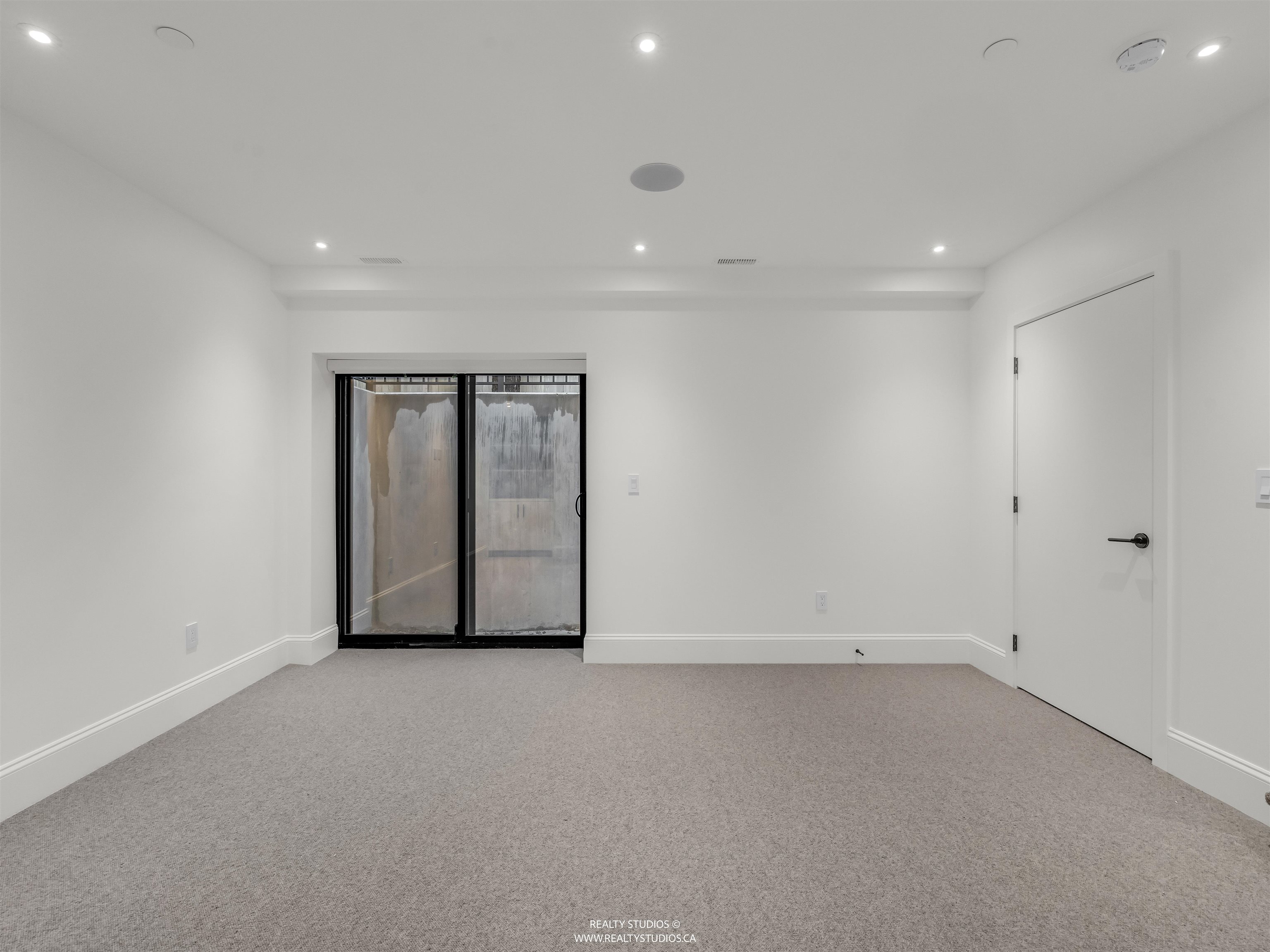 2 4088 MAPLE CRESCENT