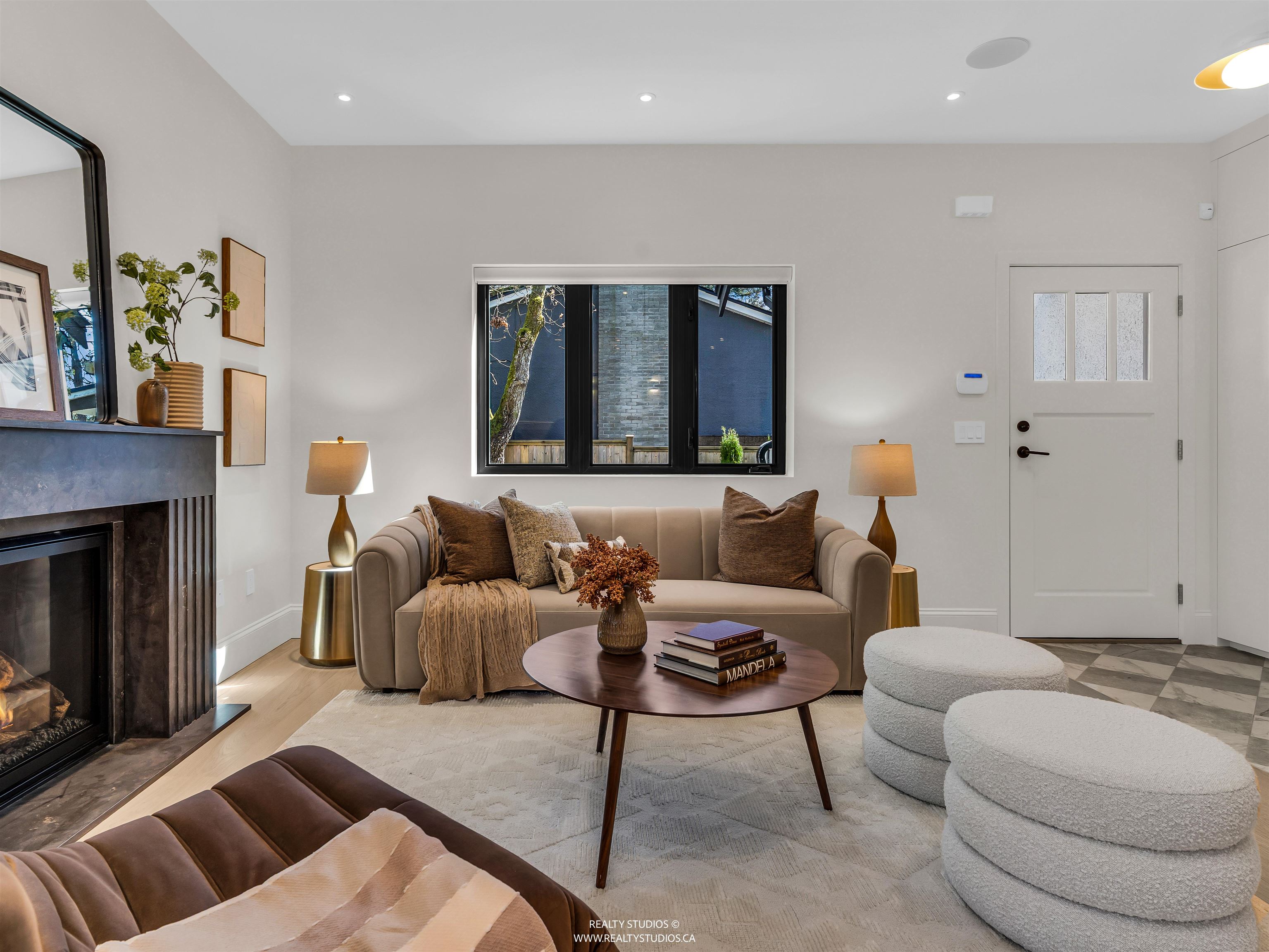 2 4088 MAPLE CRESCENT