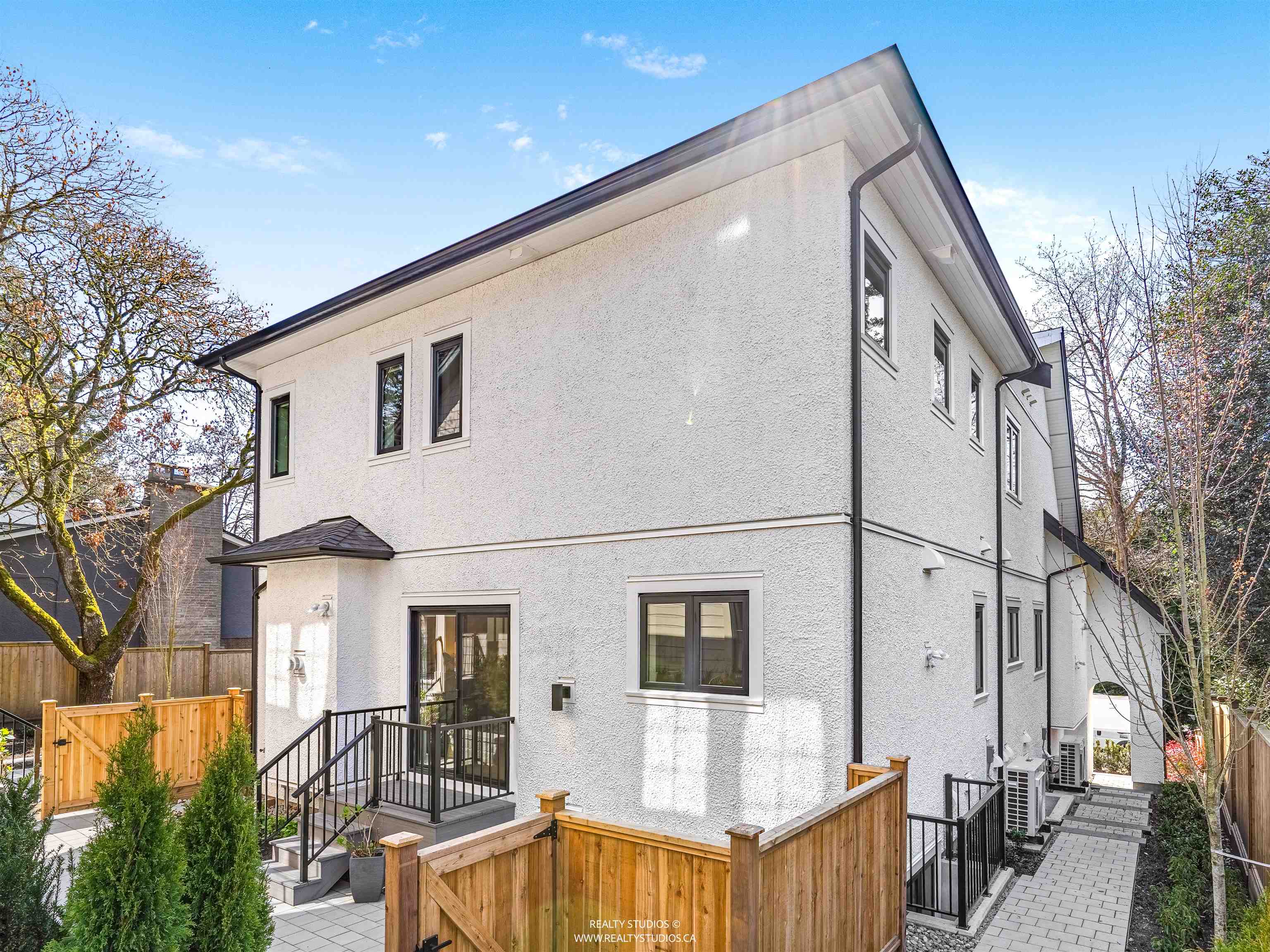 2 4088 MAPLE CRESCENT