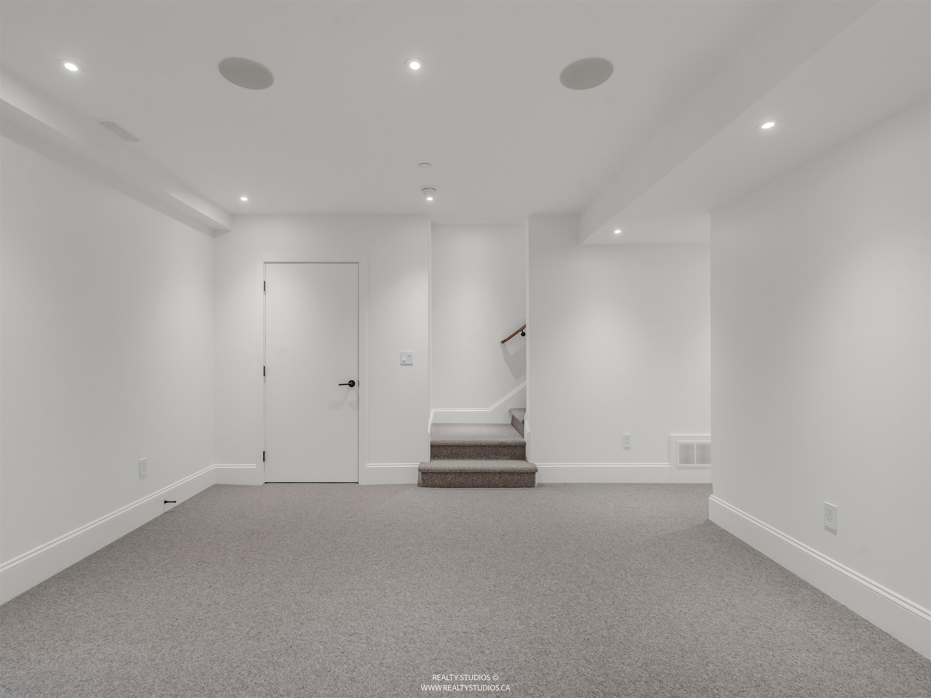 2 4088 MAPLE CRESCENT