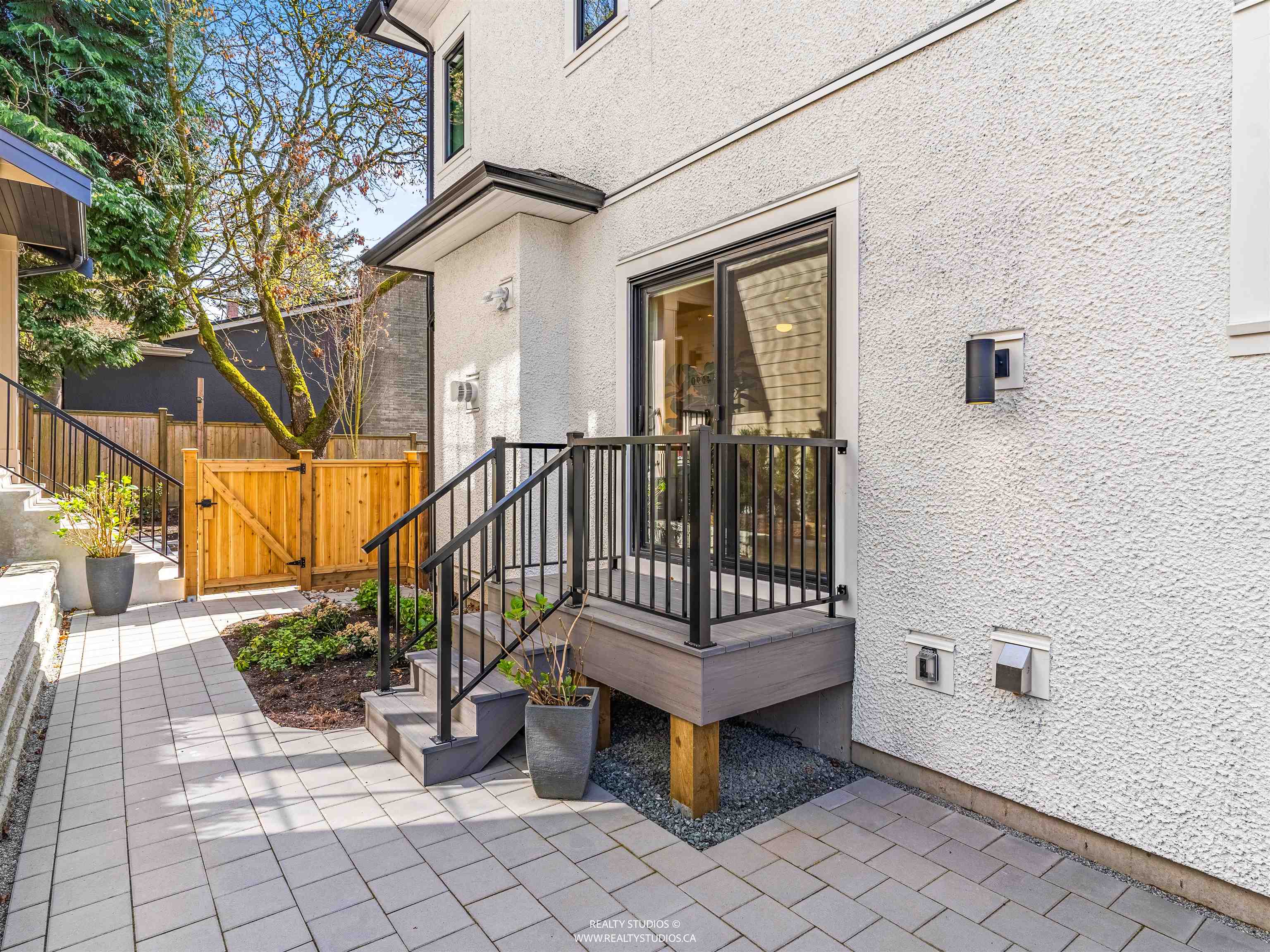 2 4088 MAPLE CRESCENT