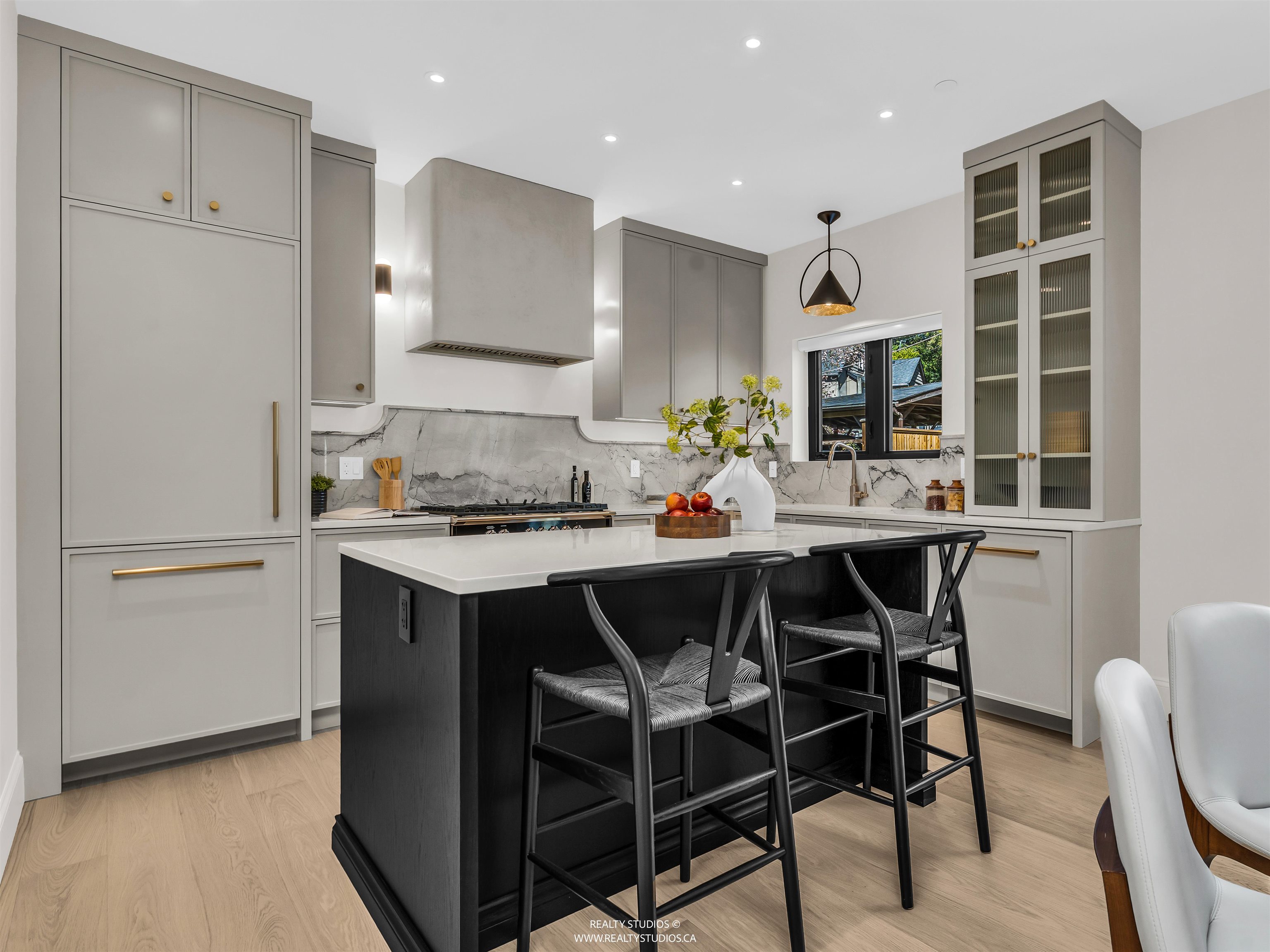2 4088 MAPLE CRESCENT
