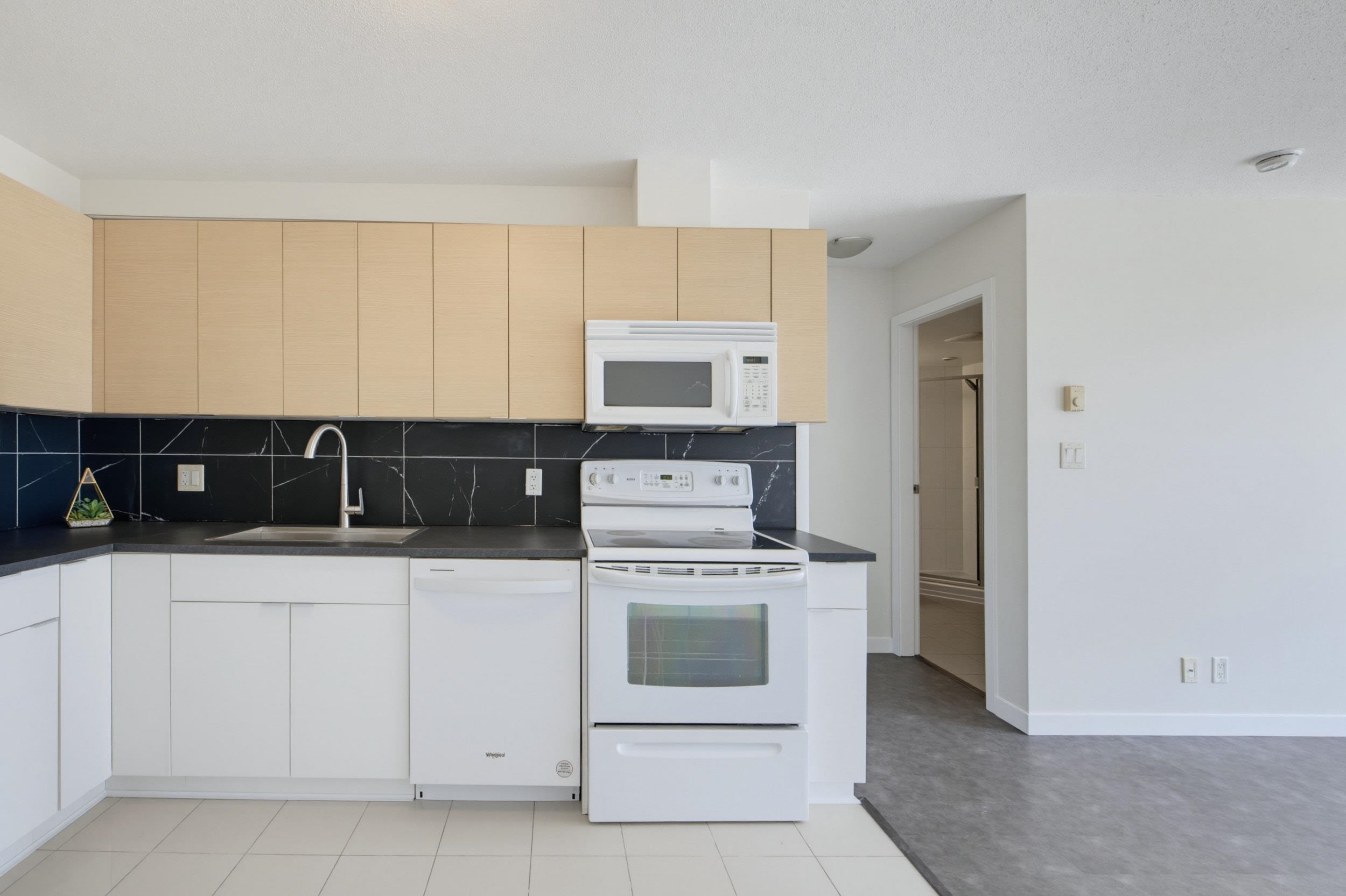 1007 13618 100 AVENUE