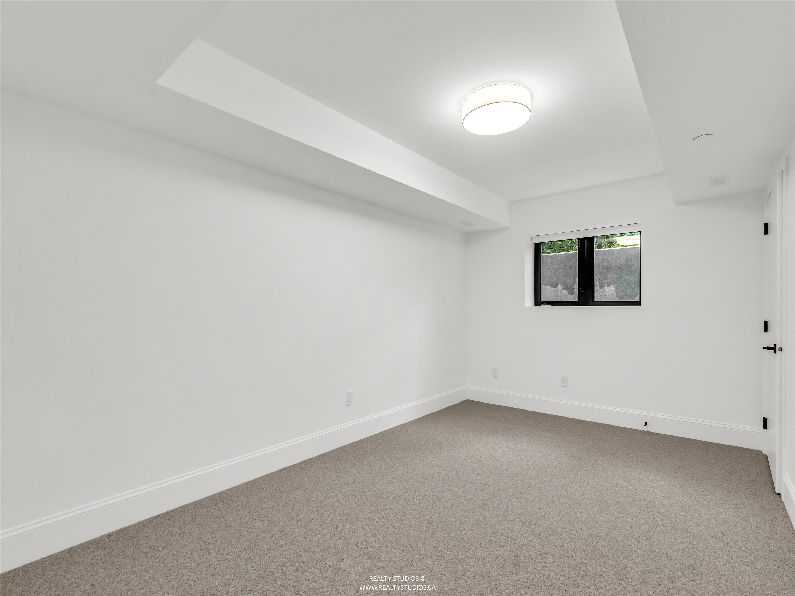 3 4088 MAPLE CRESCENT