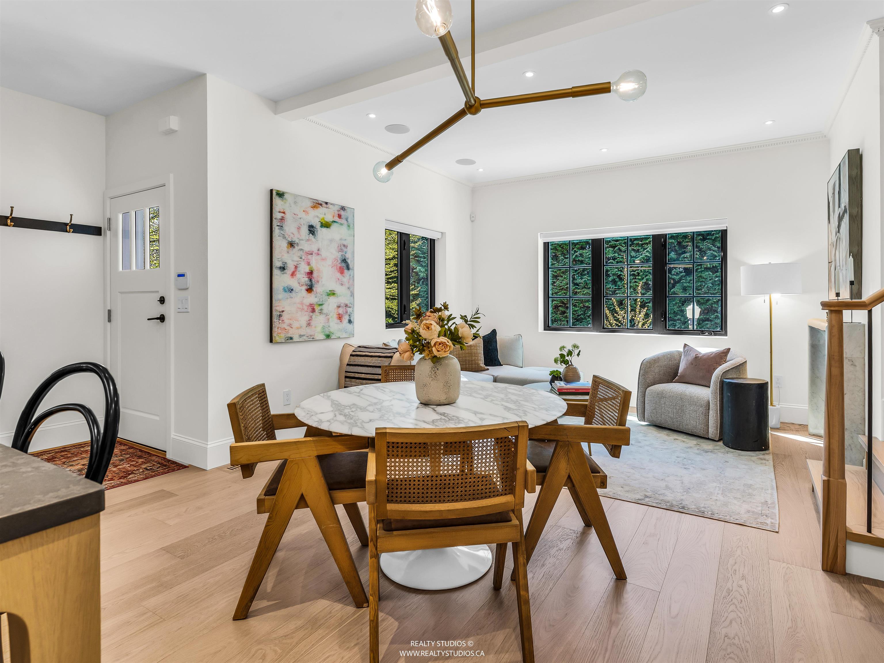 3 4088 MAPLE CRESCENT